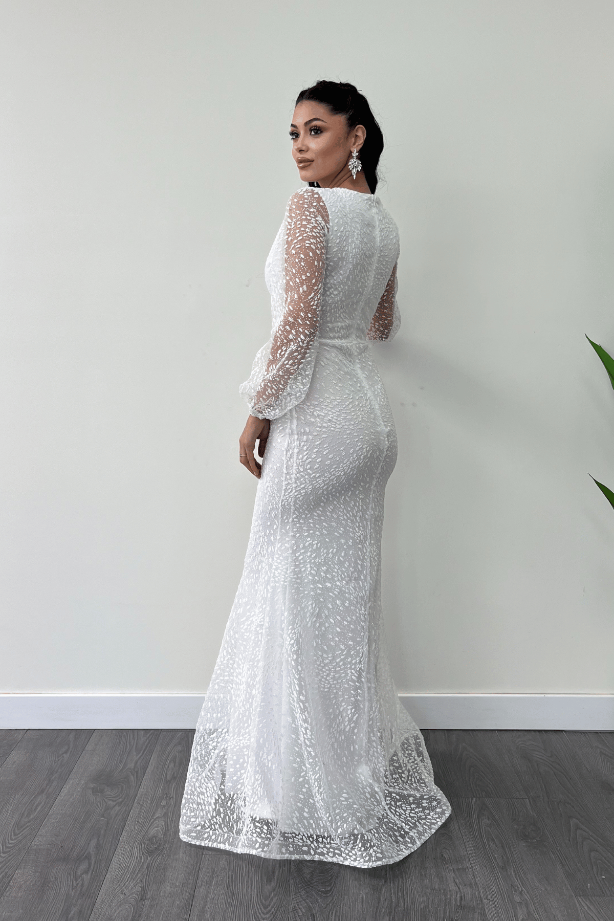 Simli Tül Kumaş Kruvaze Yaka Balık Elbise - BEYAZ