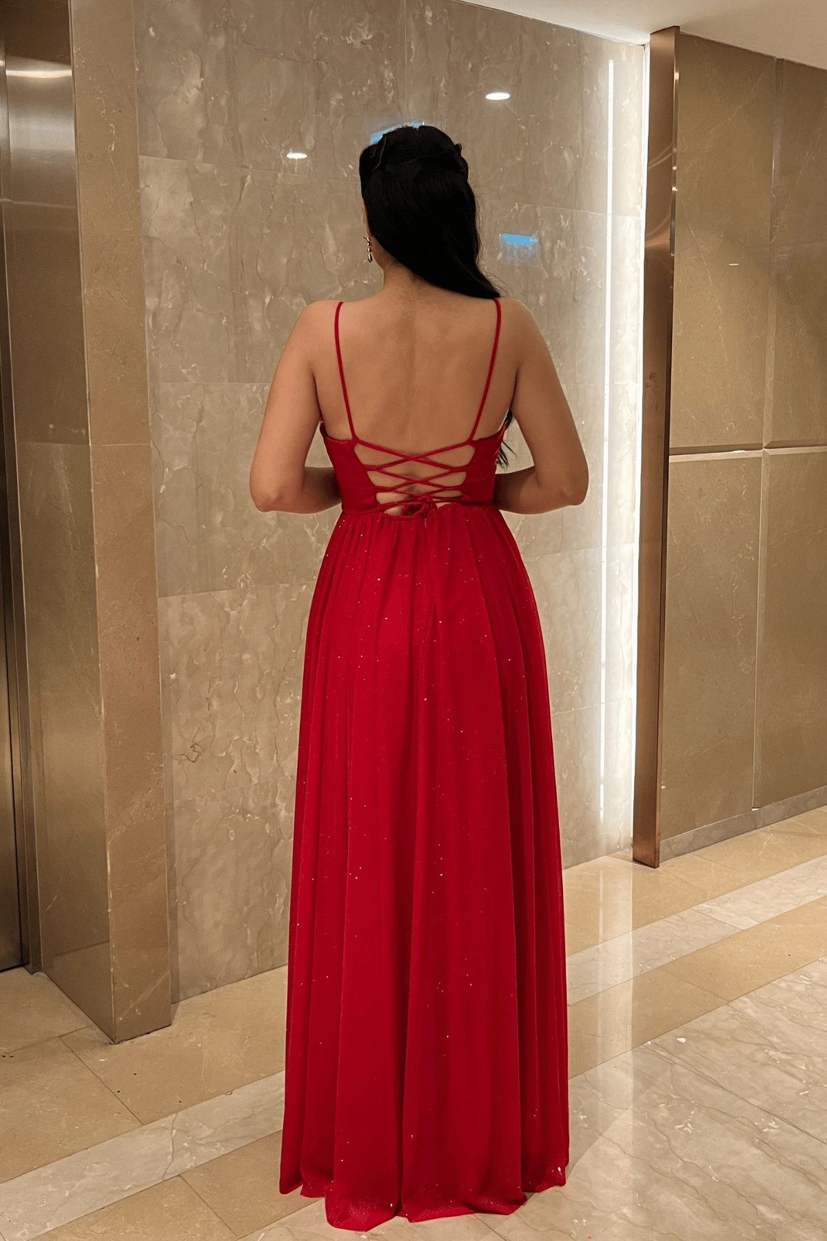 Simli Tül Kumaş Sırt İpli Abiye Elbise - KIRMIZI