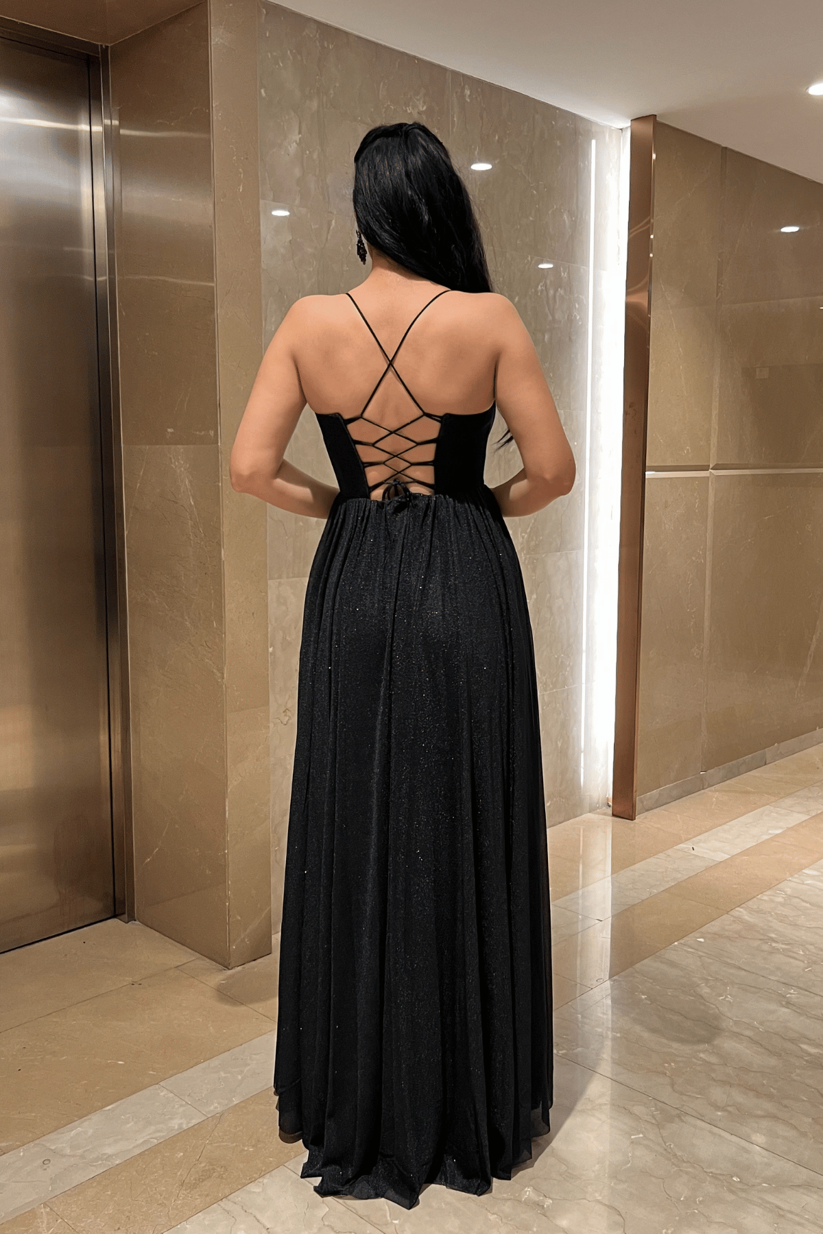 Simli Tül Kumaş Sırt İpli Abiye Elbise - SİYAH