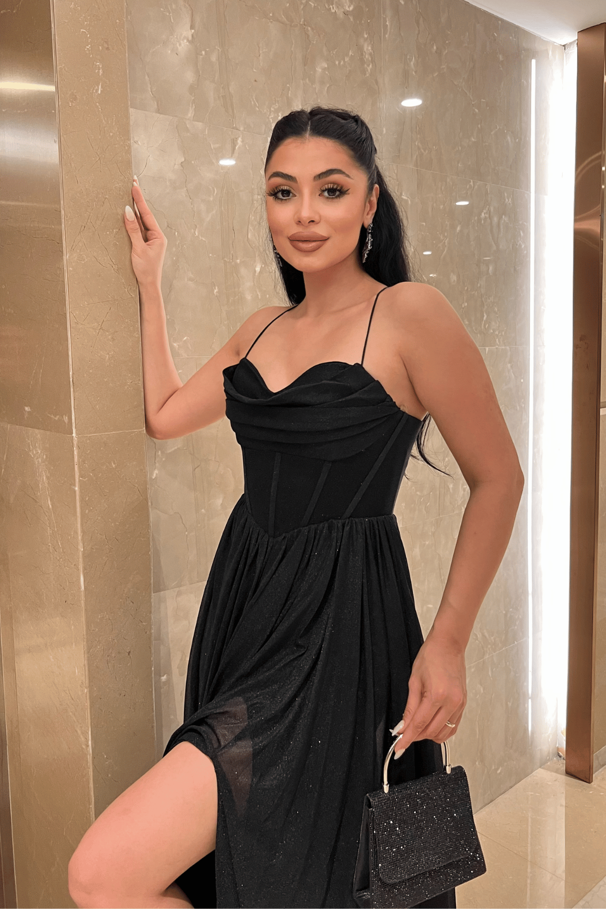 Simli Tül Kumaş Sırt İpli Abiye Elbise - SİYAH