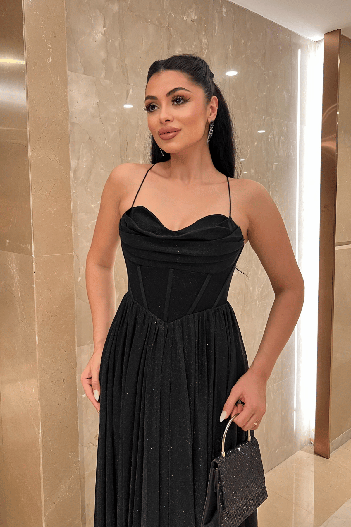 Simli Tül Kumaş Sırt İpli Abiye Elbise - SİYAH