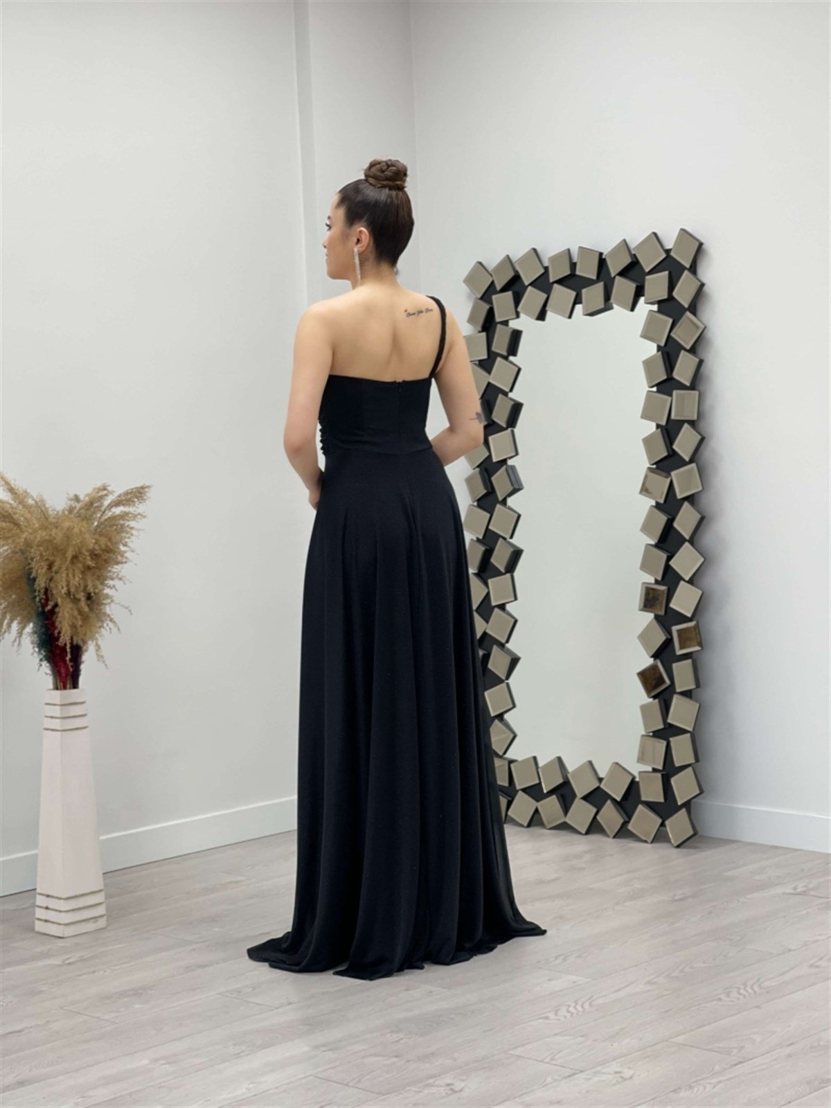 فستان تول لامع بكتف واحد - الأسود