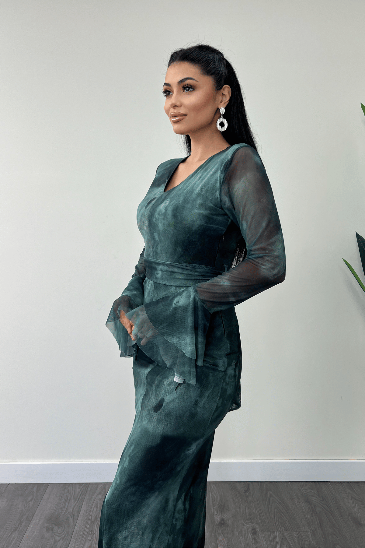 Tül Desenli Kumaş Kolları Volan Detaylı Kalem Elbise - TURKUAZ