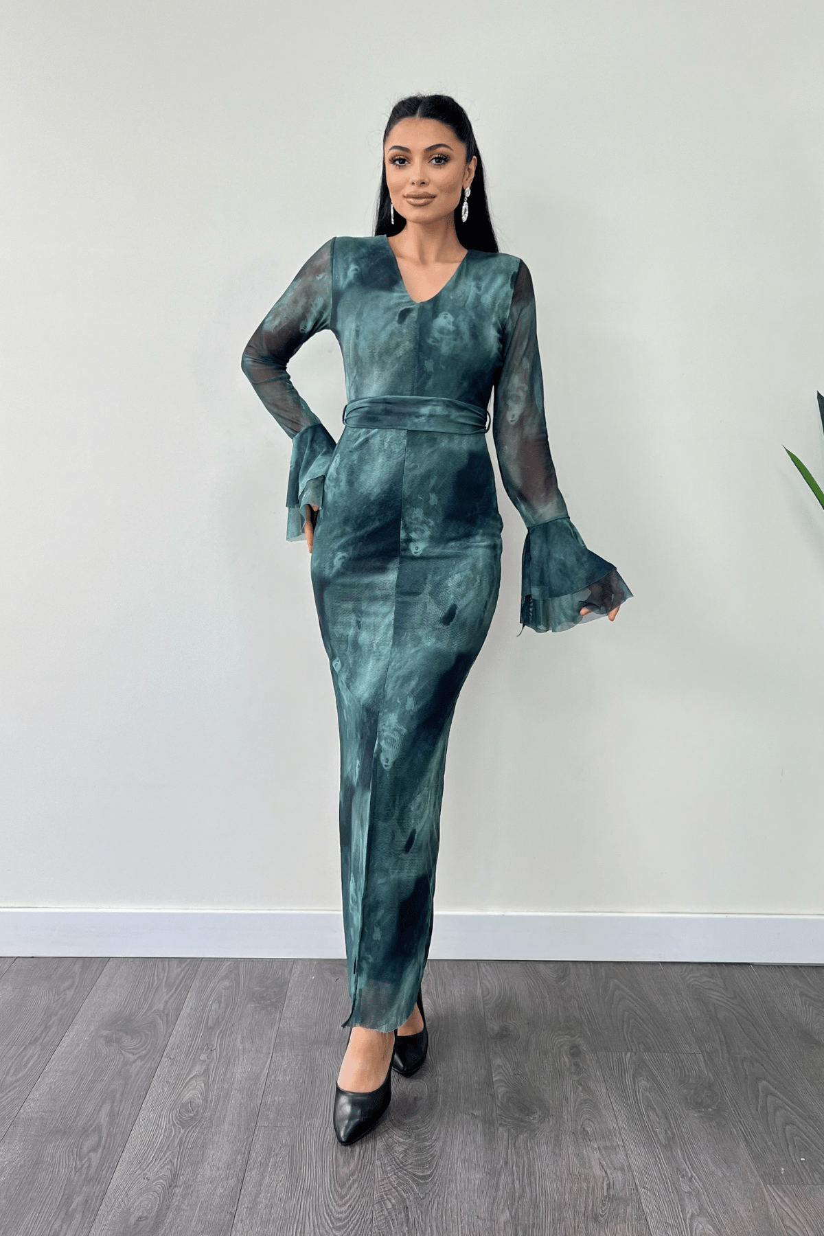 Tül Desenli Kumaş Kolları Volan Detaylı Kalem Elbise - TURKUAZ