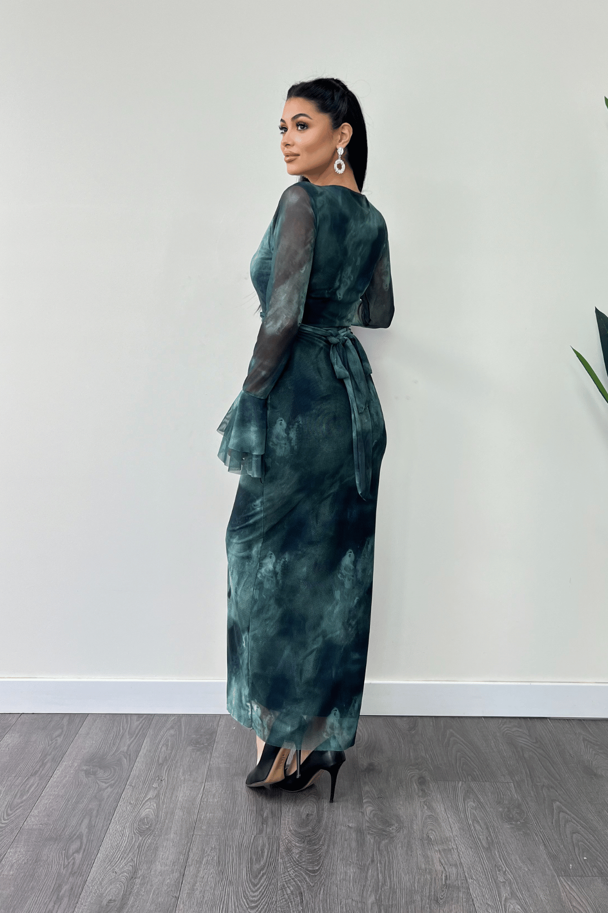 Tül Desenli Kumaş Kolları Volan Detaylı Kalem Elbise - TURKUAZ