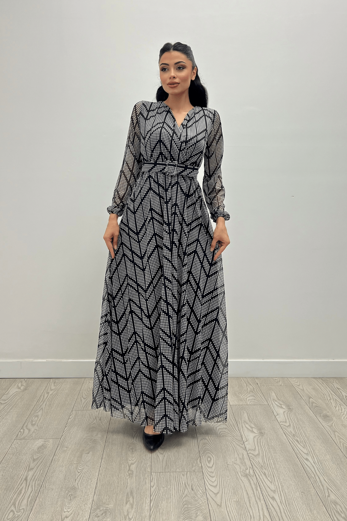 فستان ماكسي بنمط غير متماثل من قماش التول - الأسود