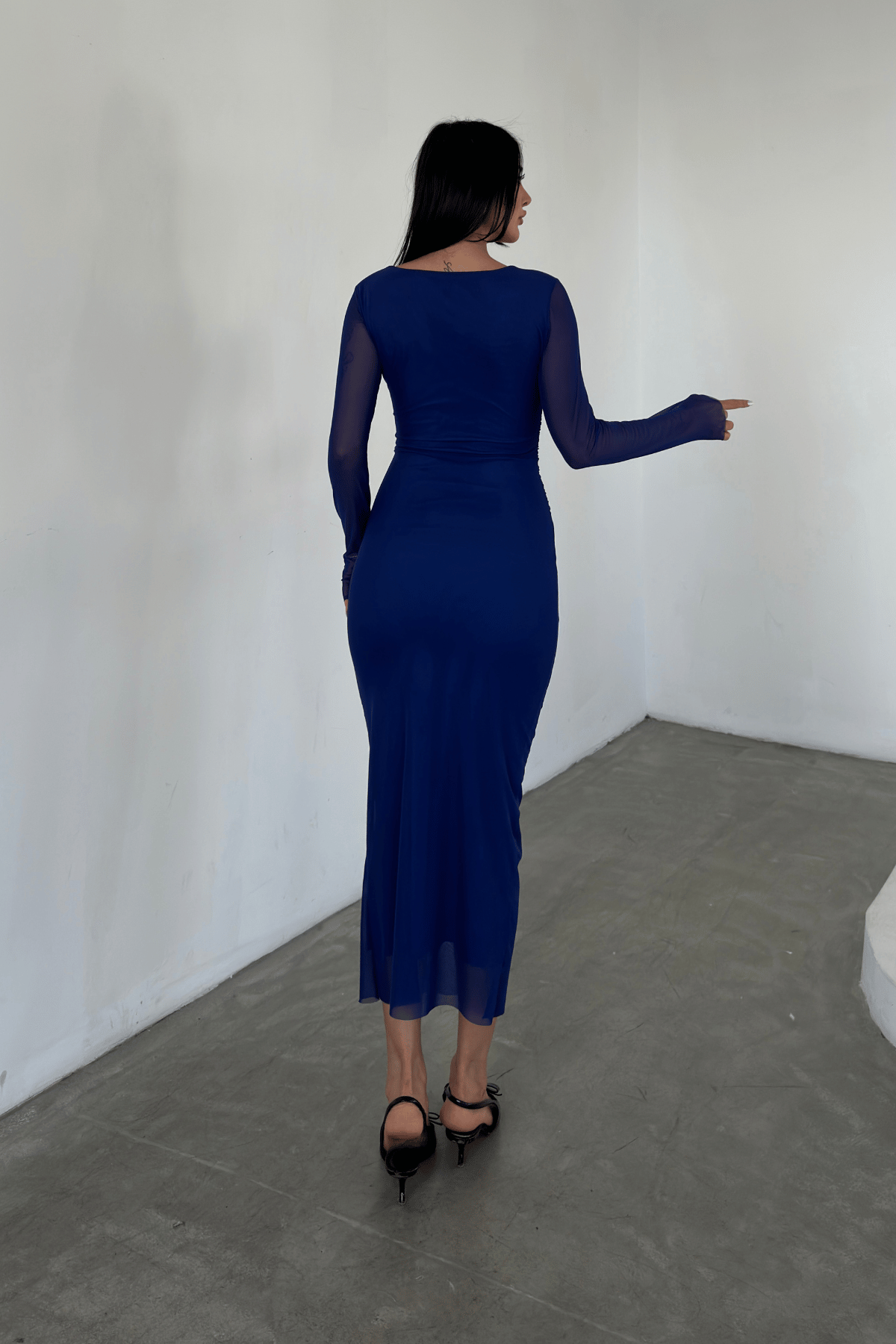 Tül Kumaş Büzgü Detaylı Kalem Elbise - MAVİ