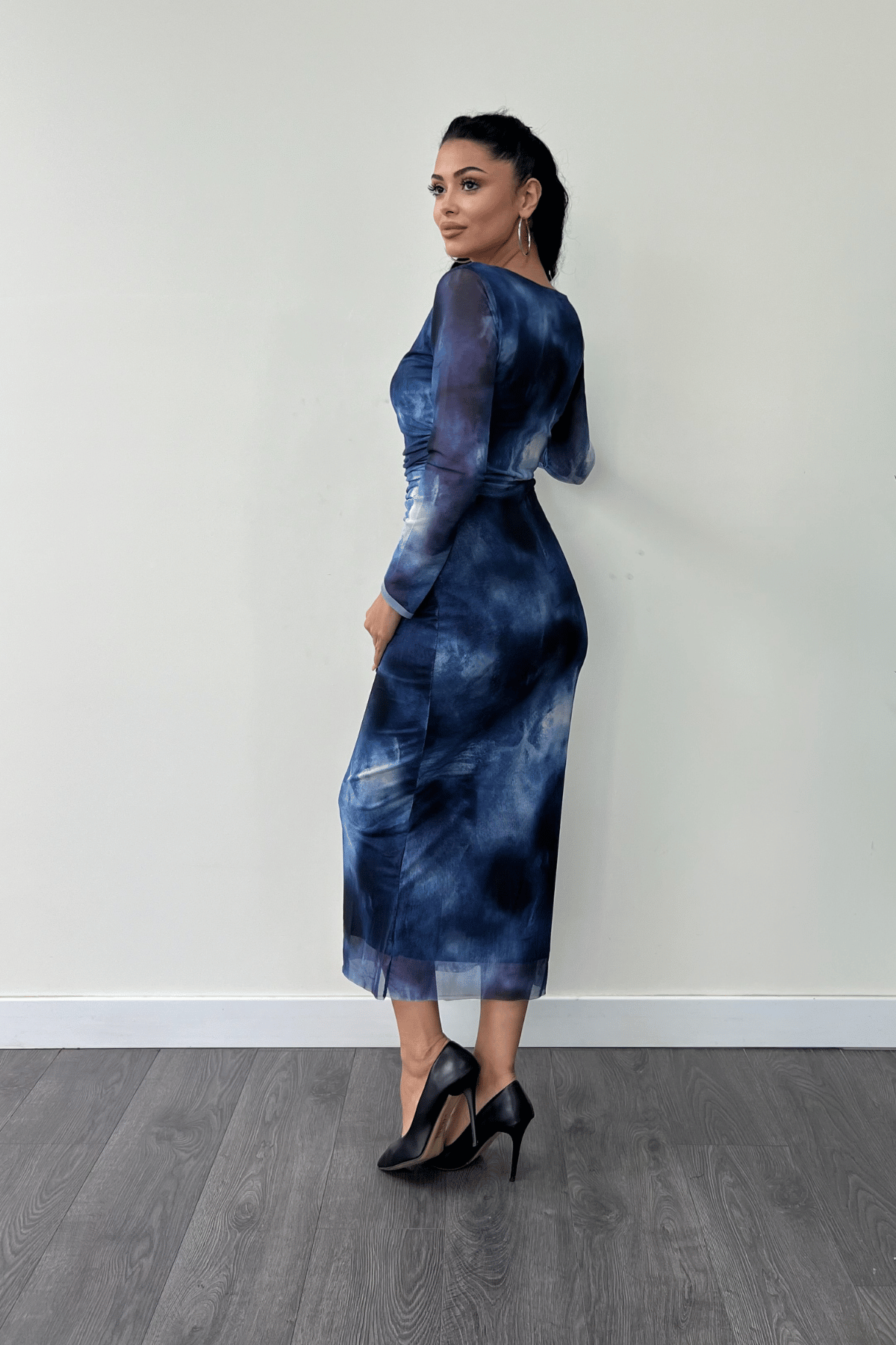 Tül Kumaş Büzgü Detaylı Kalem Elbise - SAKS MAVİ