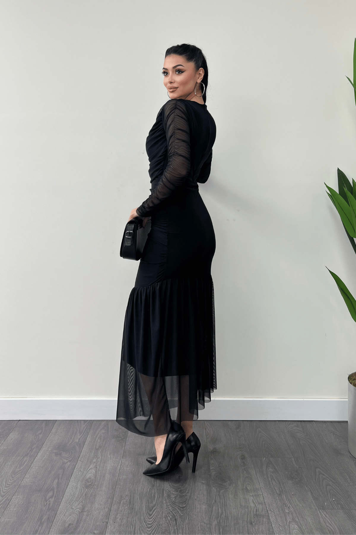 Tül Kumaş Büzgü Detaylı Kalem Elbise - SİYAH