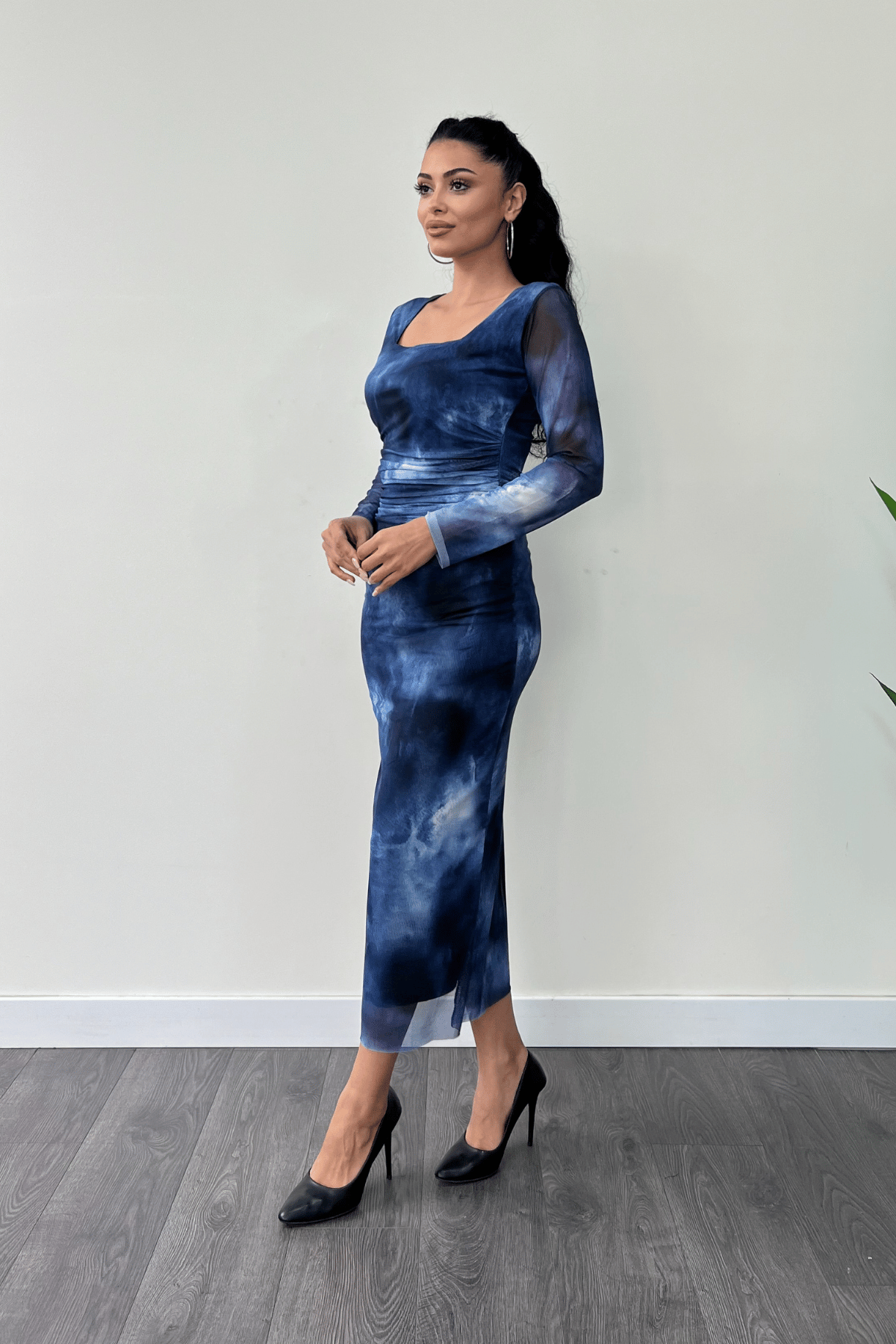 Tül Kumaş Büzgü Detaylı Kalem Elbise - SAKS MAVİ