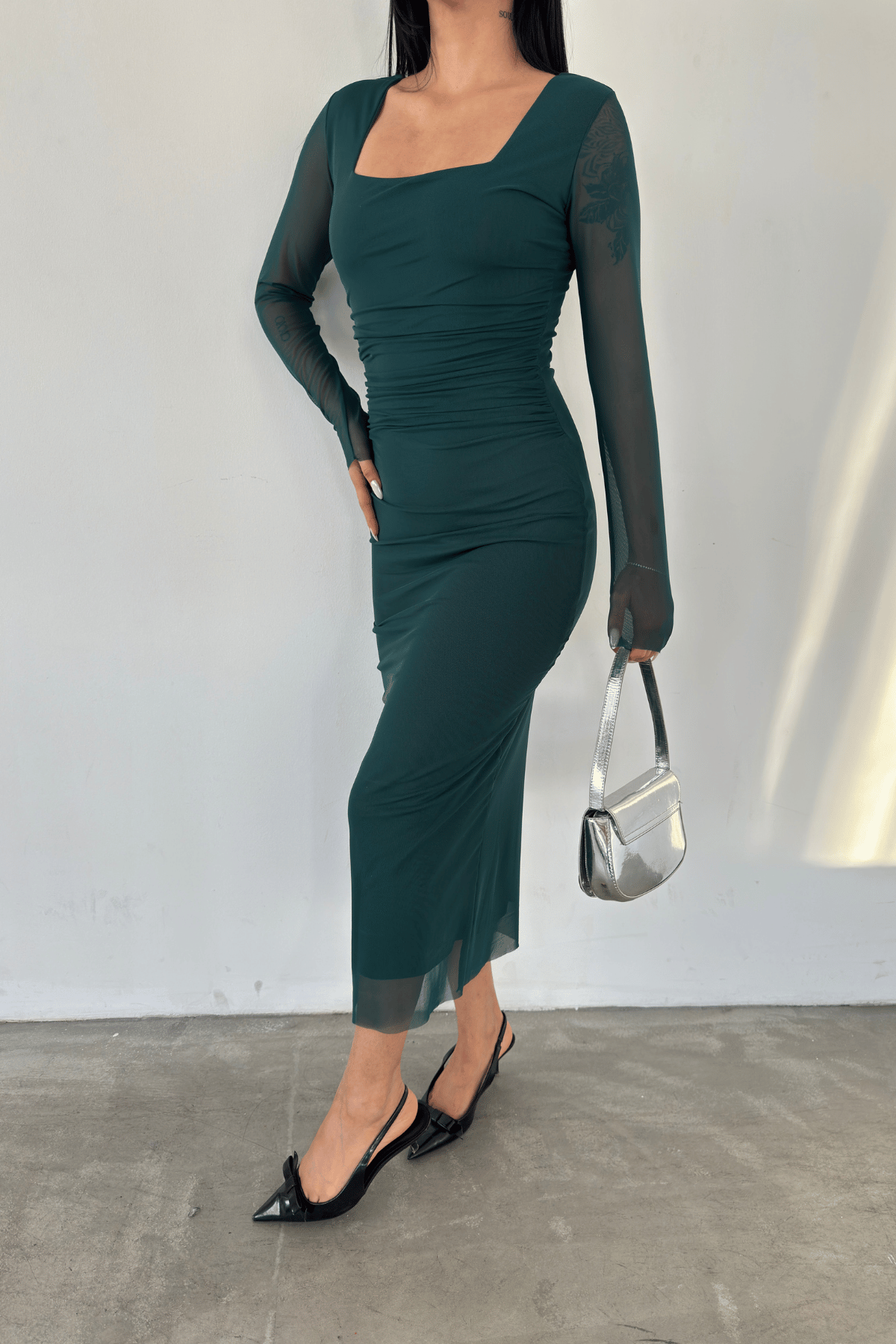 Tül Kumaş Büzgü Detaylı Kalem Elbise - ZÜMRÜT YEŞİL