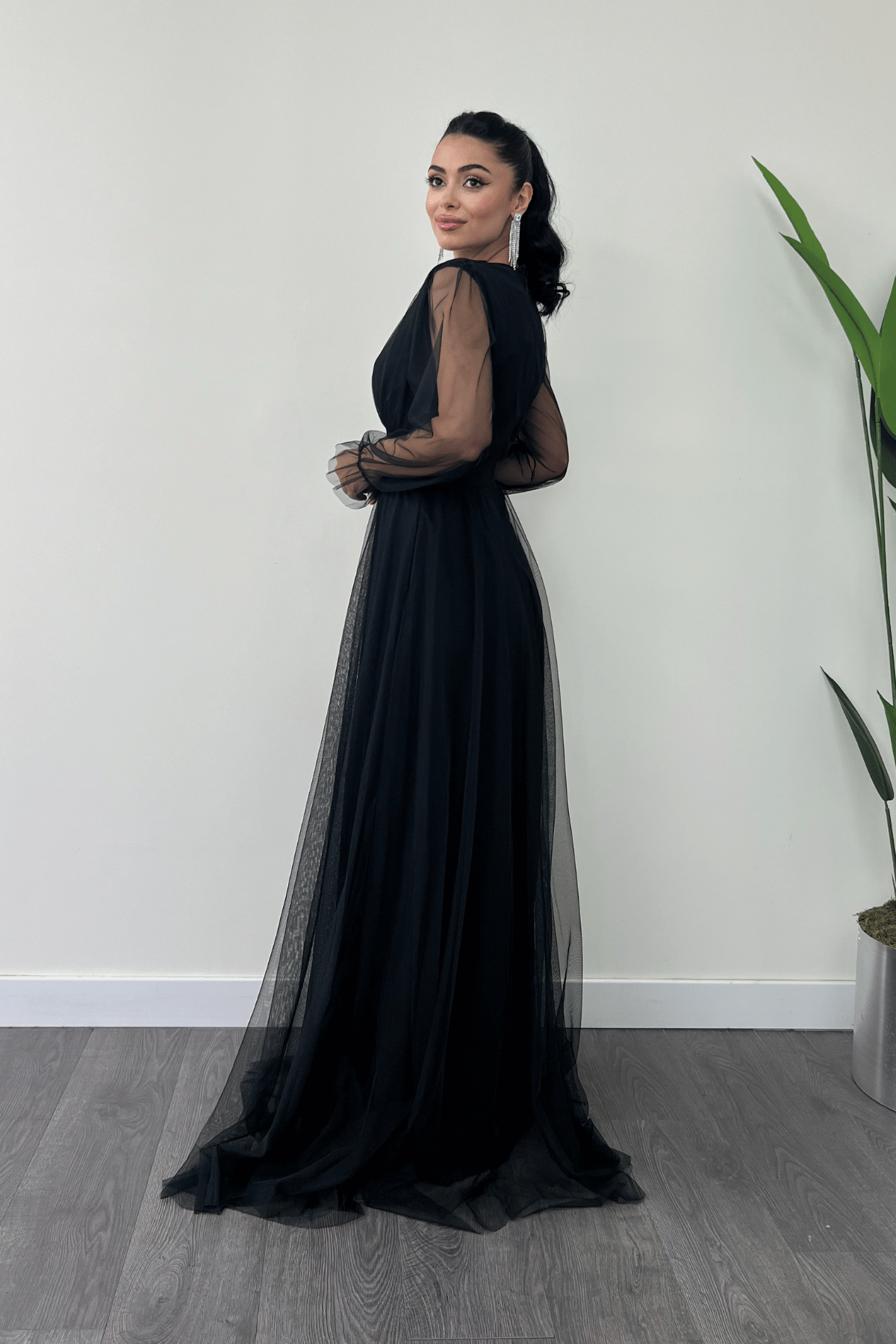 Tül Kumaş Büzgü Detaylı Maxi Elbise - SİYAH