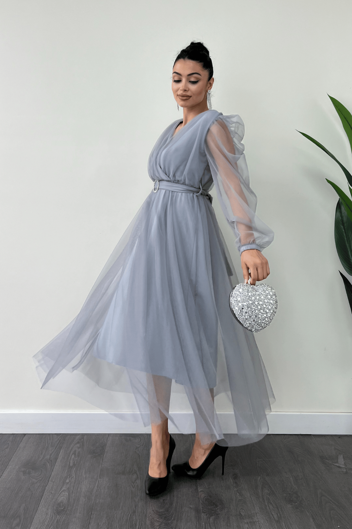 Tül Kumaş Kruvaze Yaka Taş Kemer Detaylı Elbise - GRİ