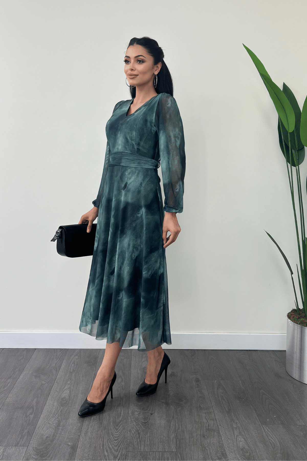 Tül Kumaş V Yaka Midi Elbise - TURKUAZ