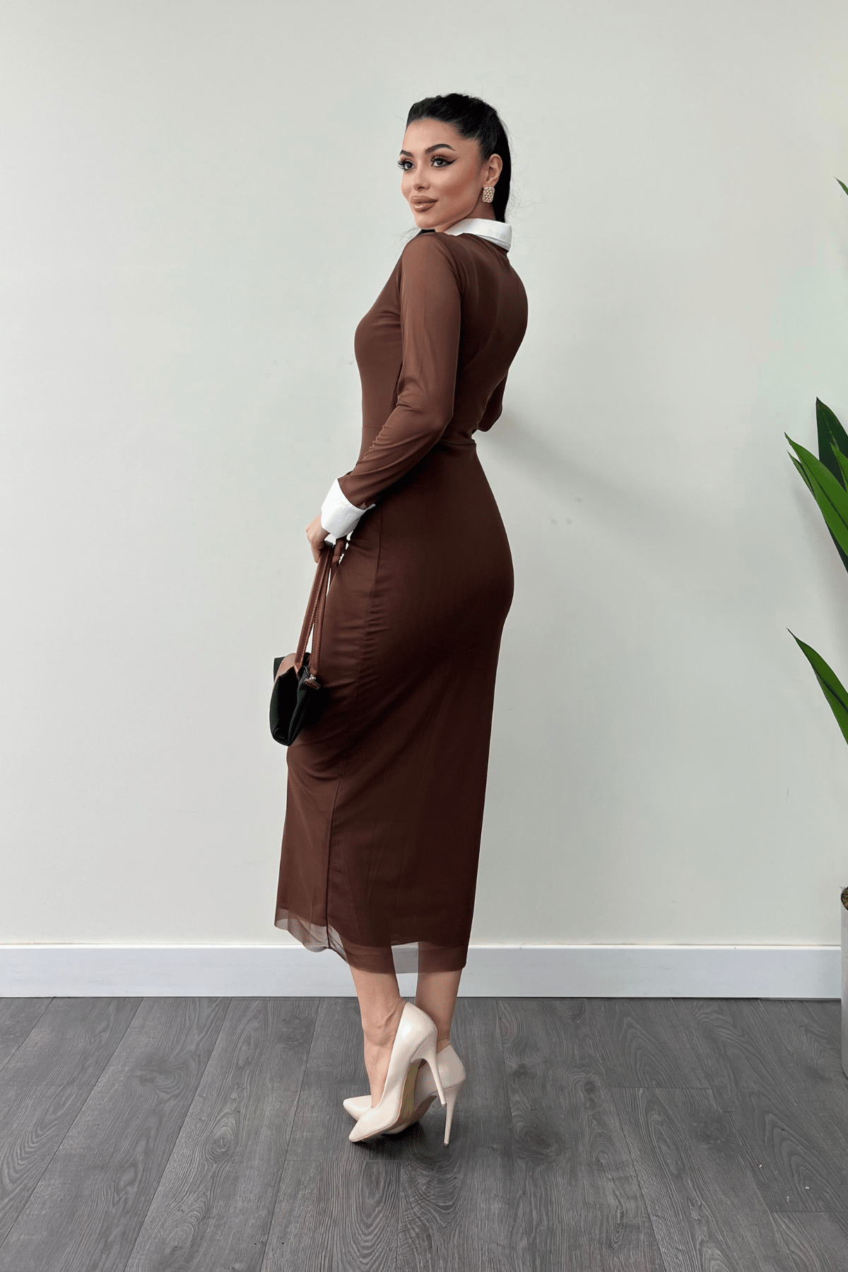 Tül Kumaş Yaka Manşet Detaylı Kalem Elbise - KAHVERENGİ