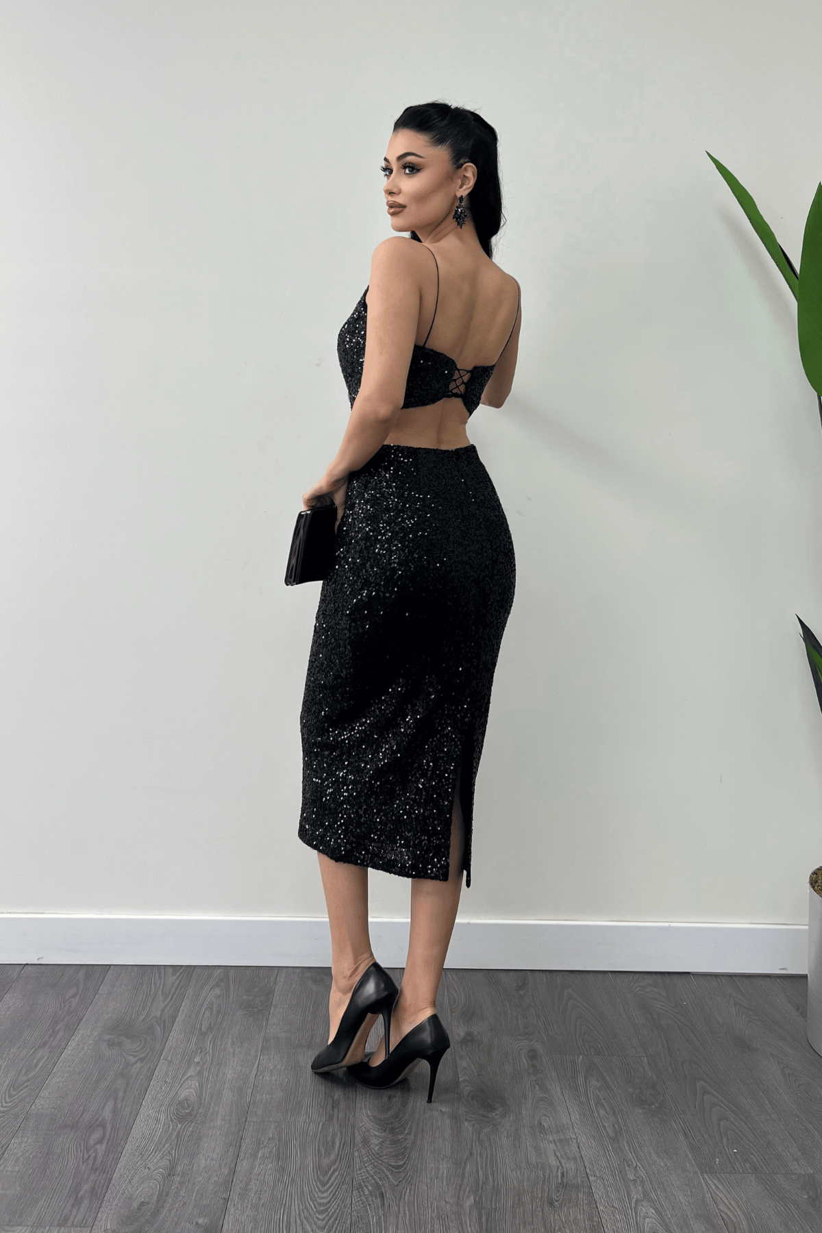 Tül Pul Payet Kumaş Sırt Detaylı Kalem Elbise - SİYAH