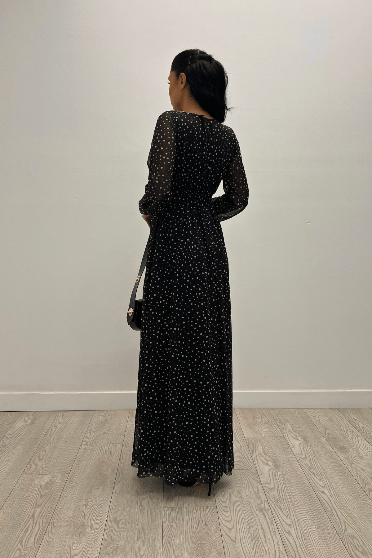 فستان مزين بحزام مطبع بالليزر على قماش من التل - الأسود