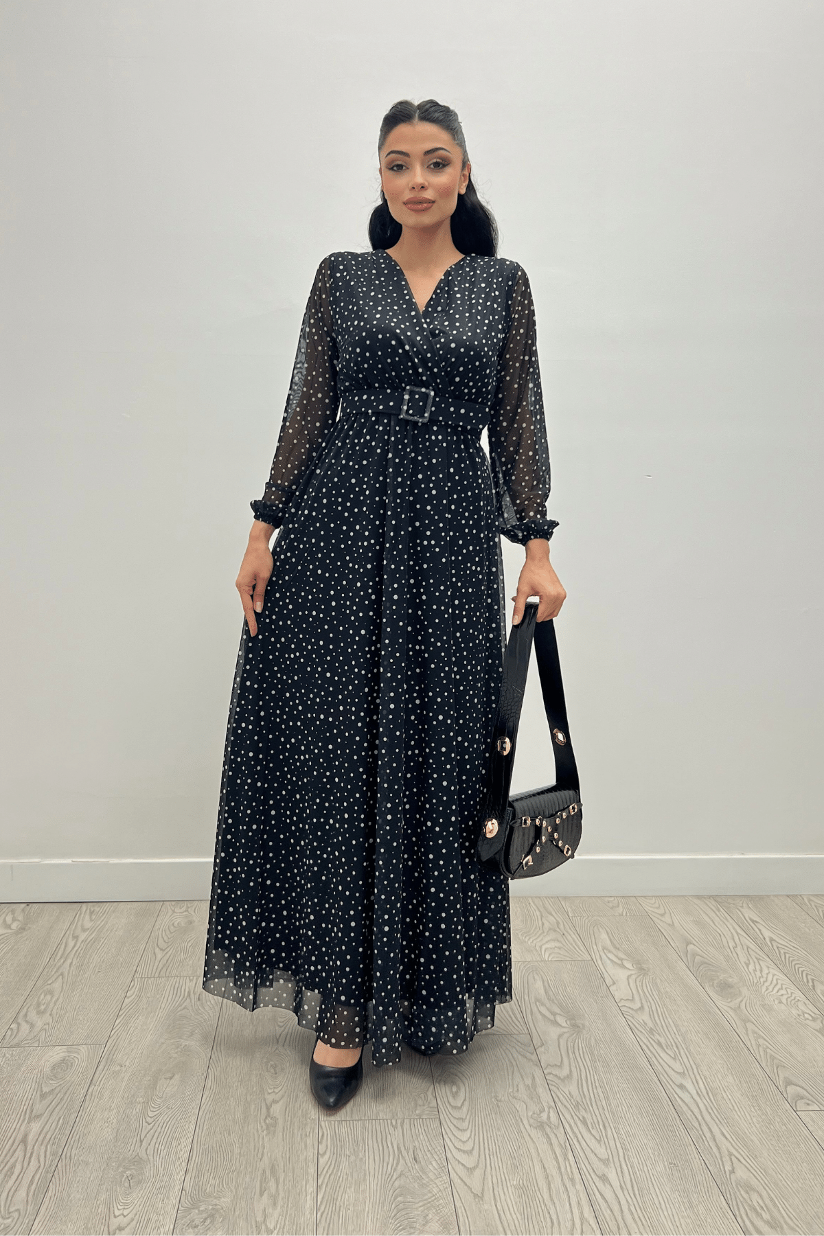 فستان مزين بحزام مطبع بالليزر على قماش من التل - الأسود