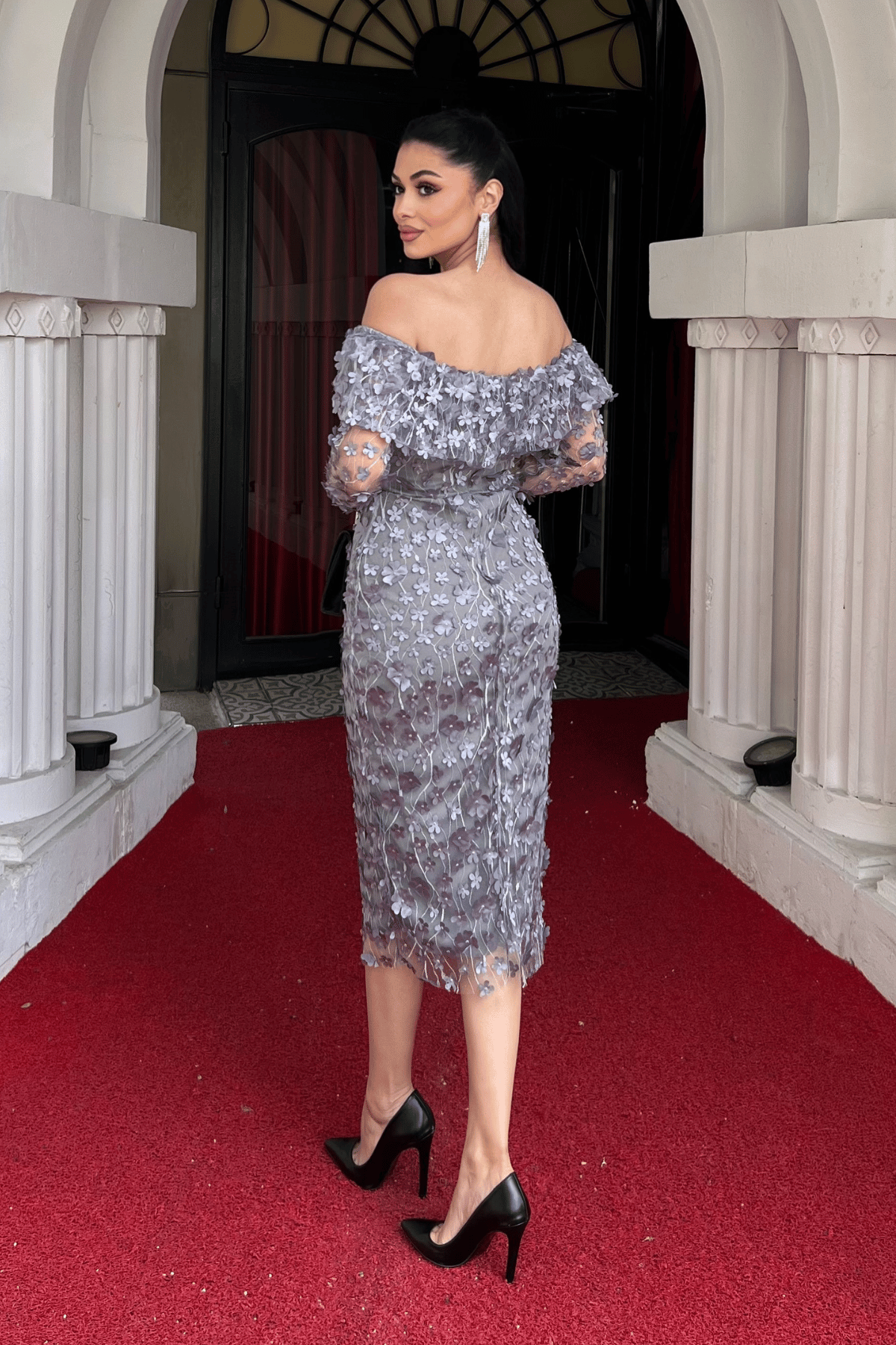 Üç Boyut Çiçekli Kumaş Kayık Yaka Kalem Elbise - GRİ