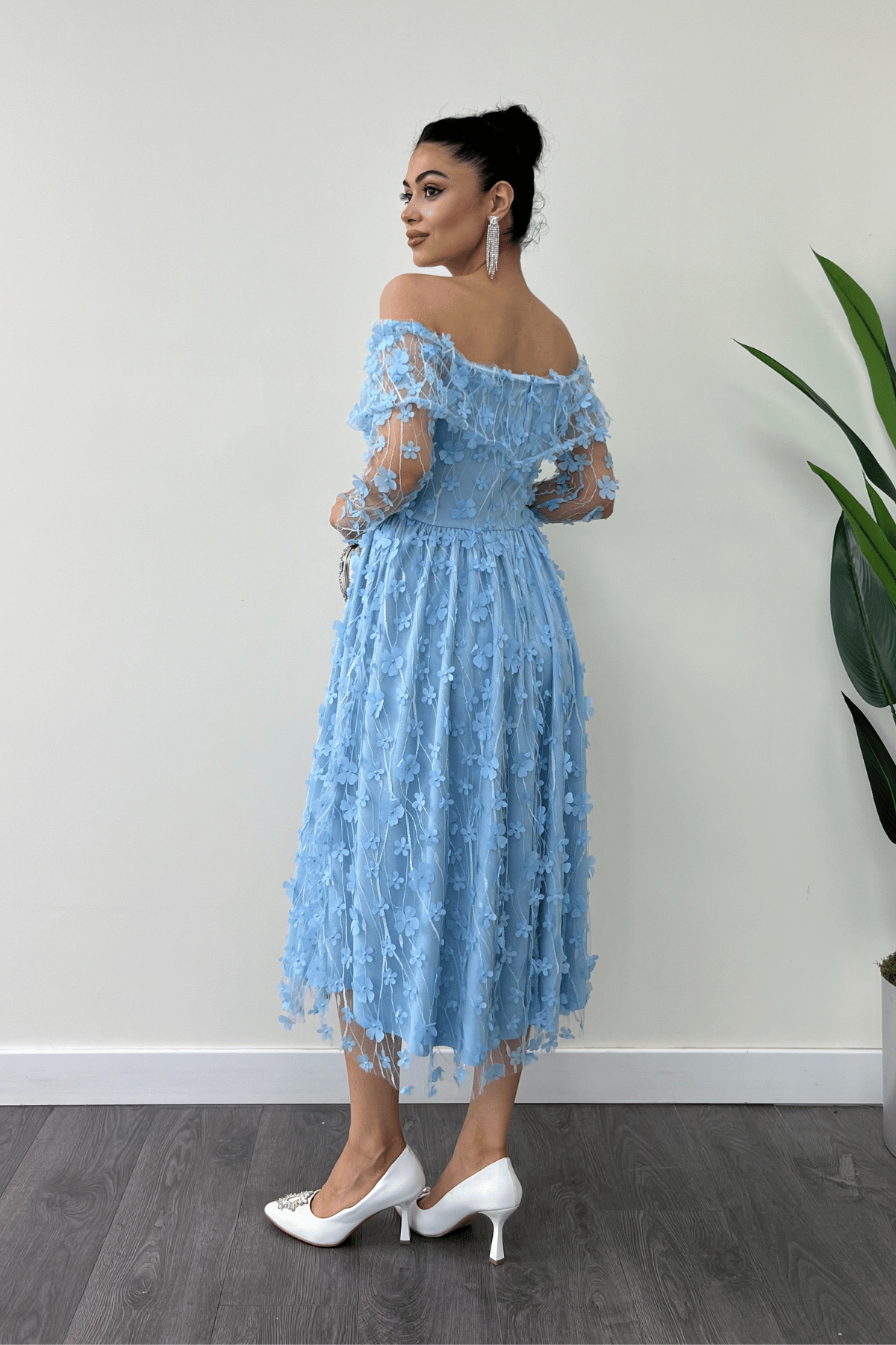 Üç Boyut Çiçekli Kumaş Kayık Yaka Midi Elbise - BUZ MAVİ