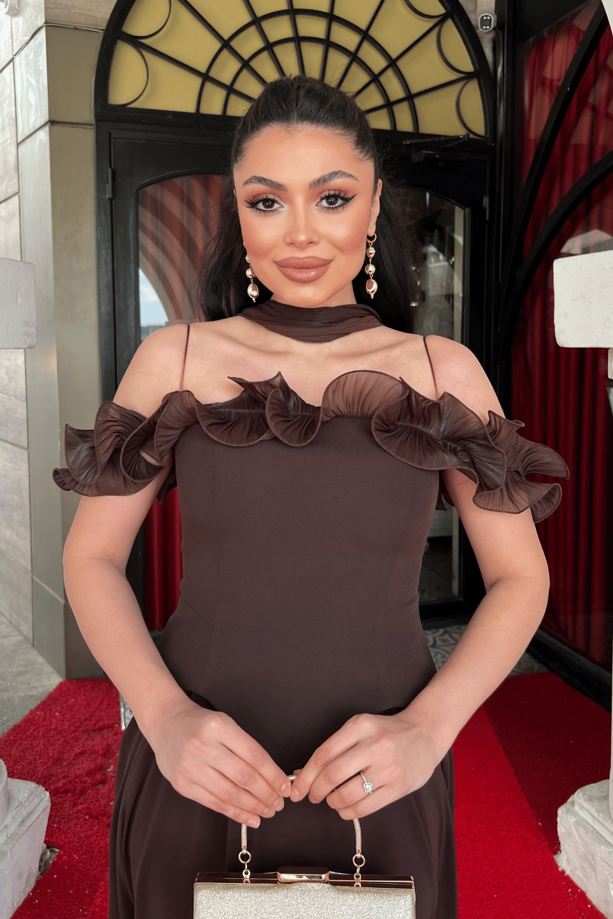 Üst Atlas Kumaş Alt Şifon Şal Detaylı Elbise - KAHVERENGİ