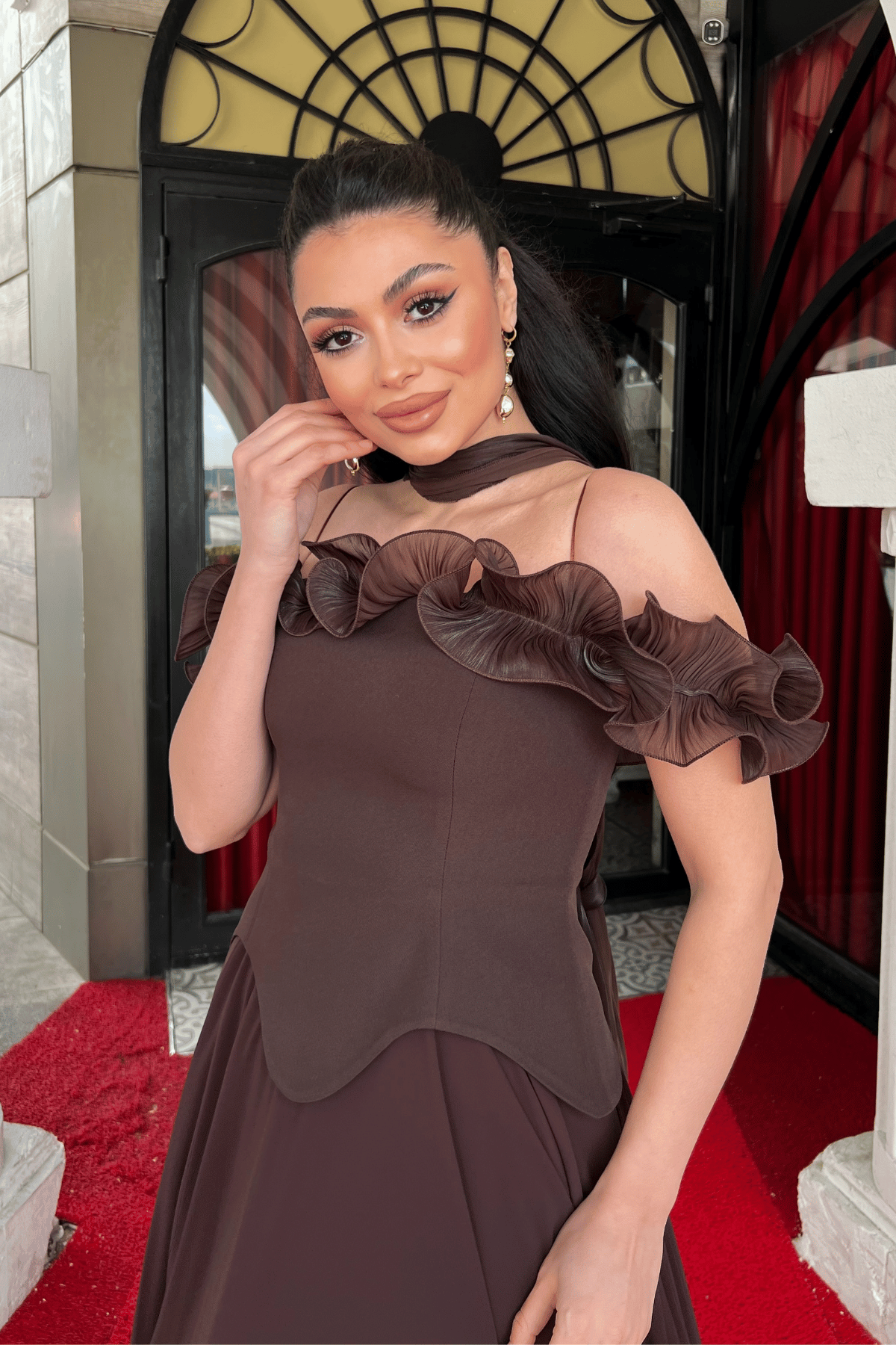 Üst Atlas Kumaş Alt Şifon Şal Detaylı Elbise - KAHVERENGİ