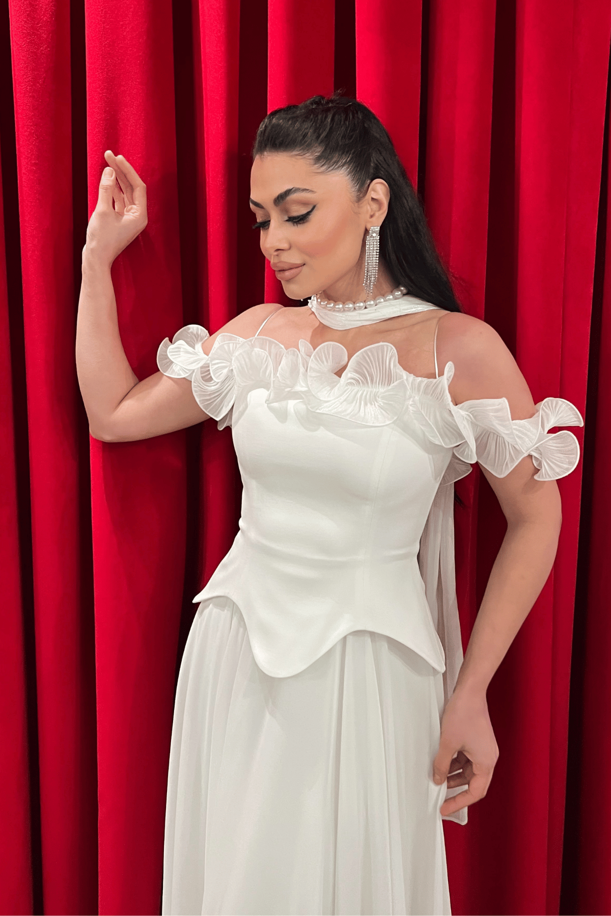 Üst Atlas Kumaş Alt Şifon Şal Detaylı Elbise - BEYAZ