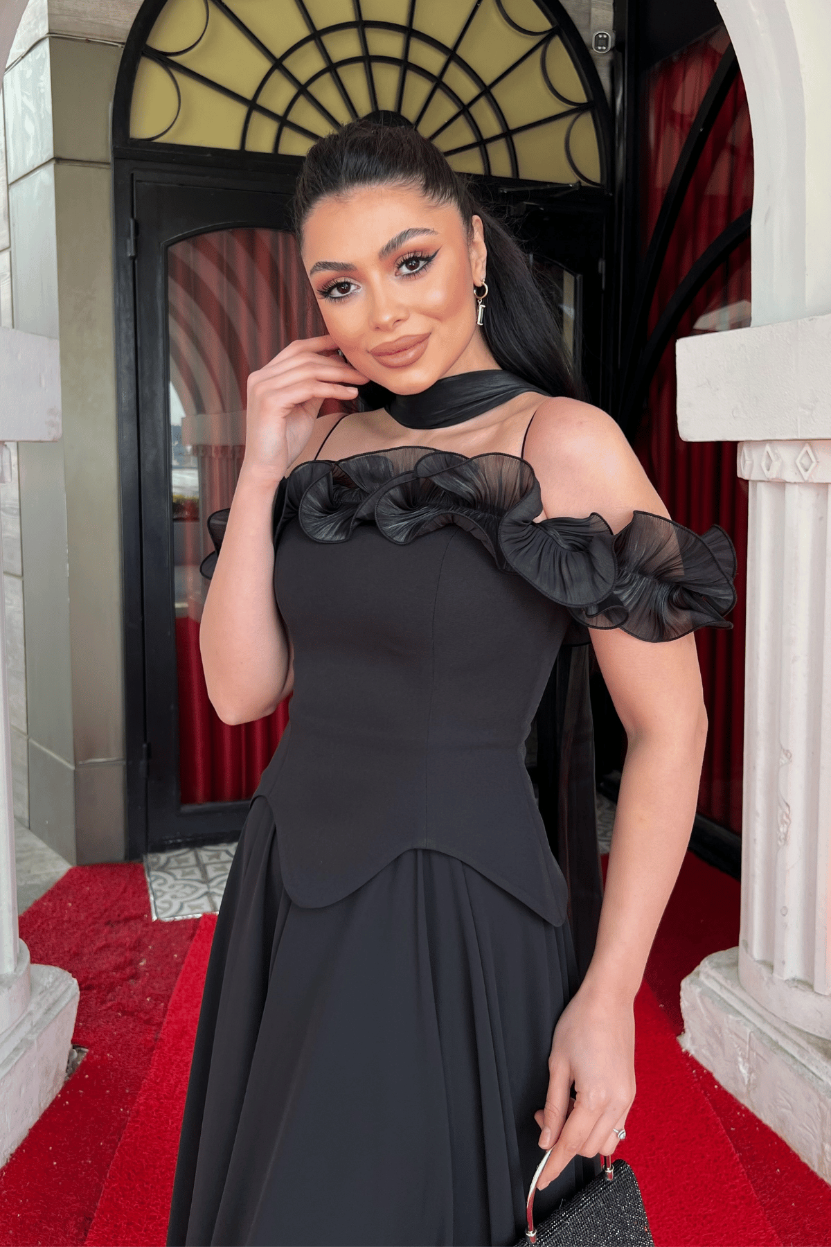 Üst Atlas Kumaş Alt Şifon Şal Detaylı Elbise - SİYAH