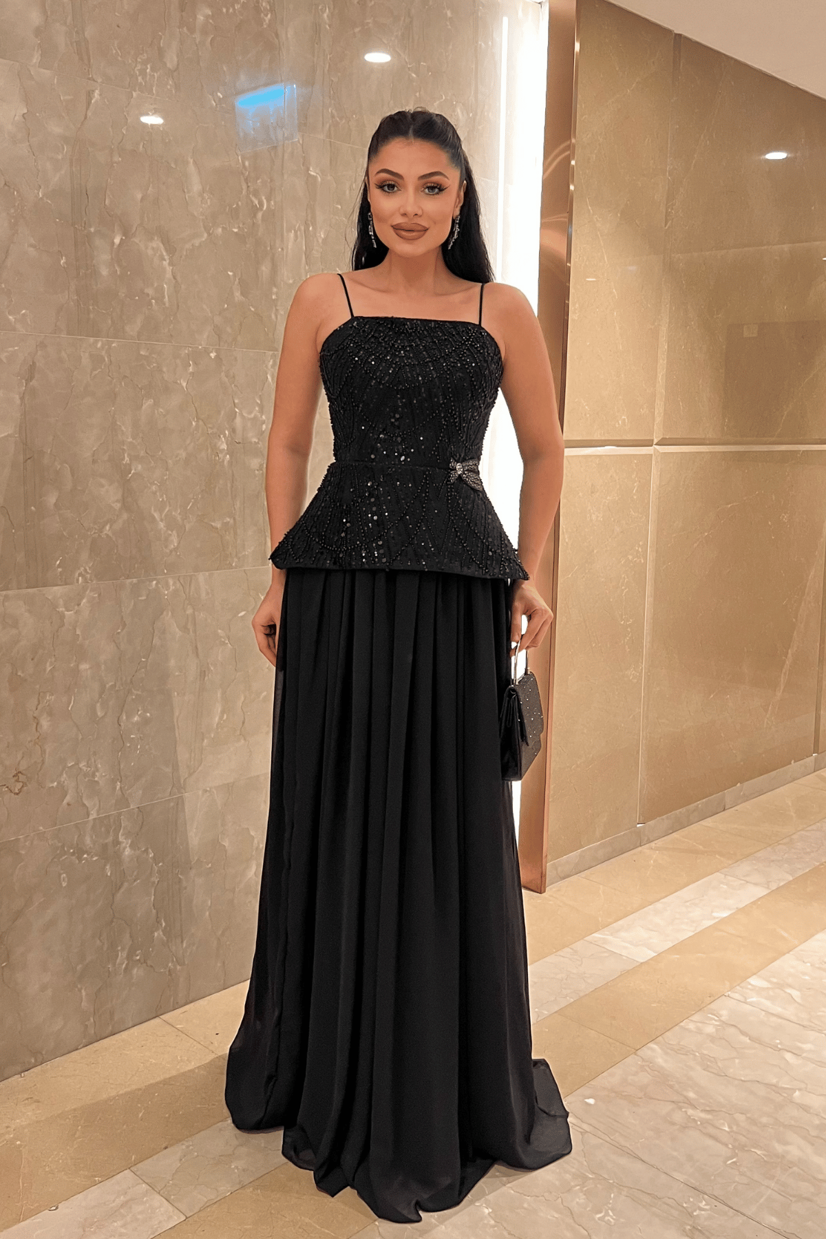 Üst Boncuklu Kumaş Alt Şifon Tasarım Elbise - SİYAH