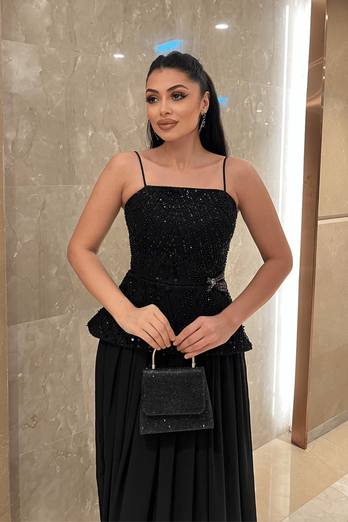 Üst Boncuklu Kumaş Alt Şifon Tasarım Elbise - SİYAH