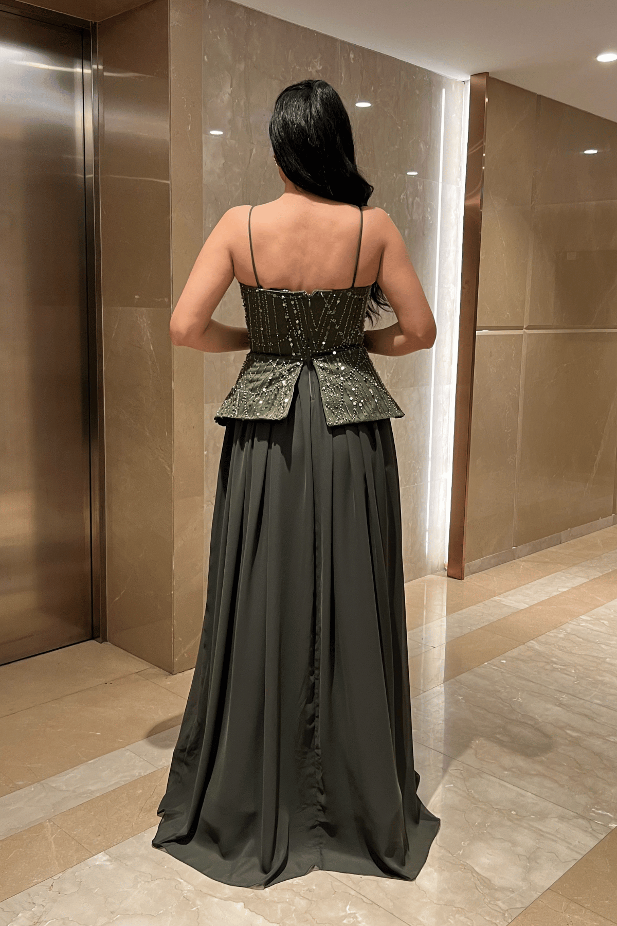 Üst Boncuklu Kumaş Alt Şifon Tasarım Elbise - HAKİ YEŞİLİ