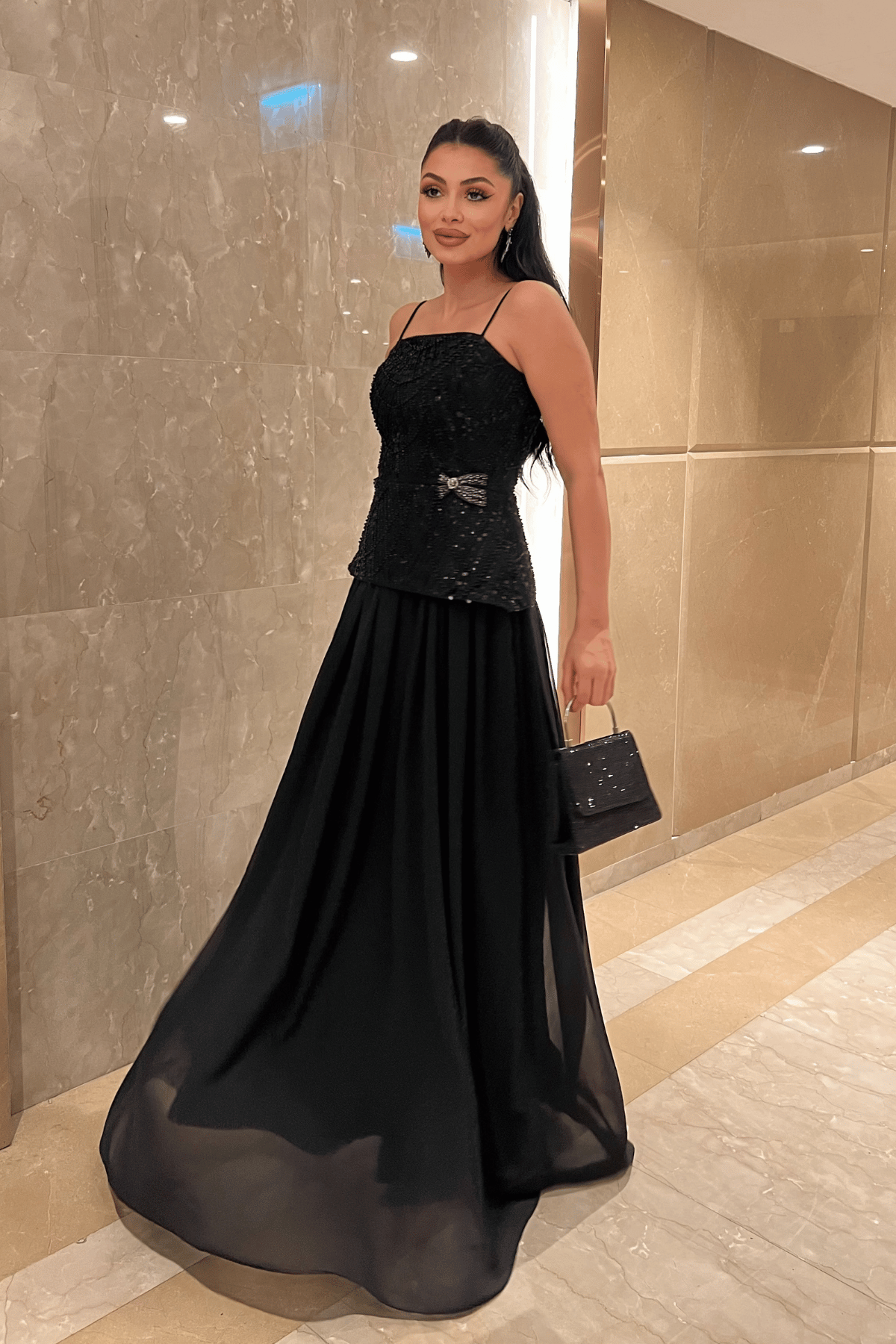 Üst Boncuklu Kumaş Alt Şifon Tasarım Elbise - SİYAH