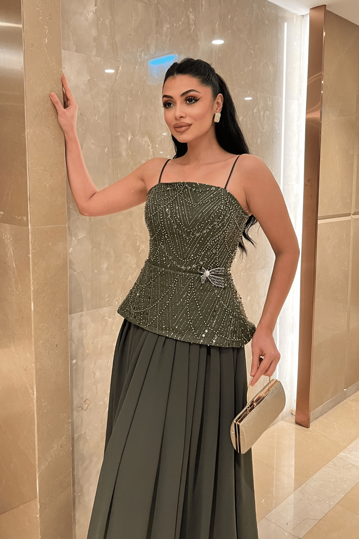 Üst Boncuklu Kumaş Alt Şifon Tasarım Elbise - HAKİ YEŞİLİ