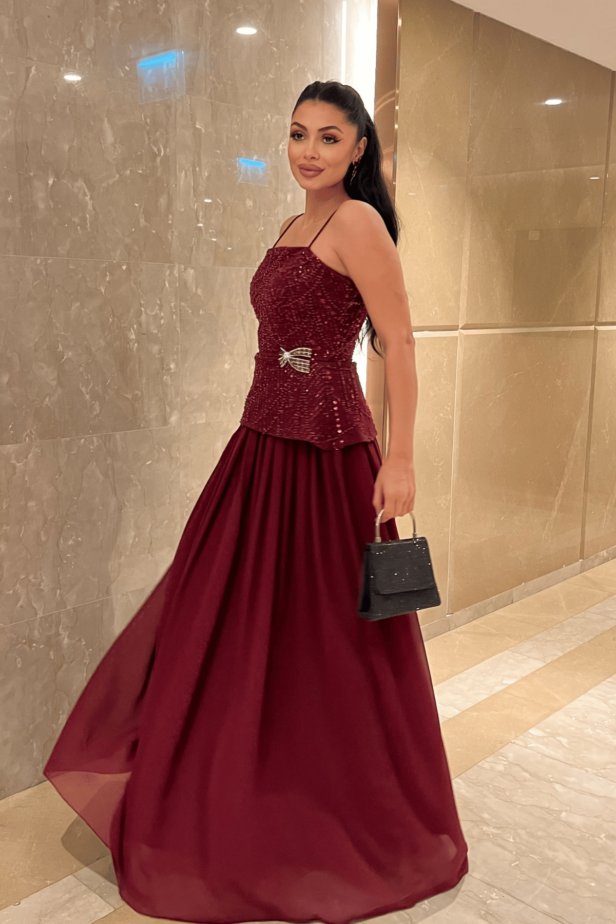 Üst Boncuklu Kumaş Alt Şifon Tasarım Elbise - BORDO