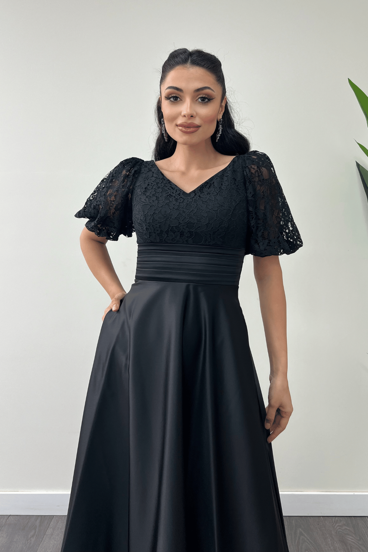 Üst Dantel Alt Saten Detaylı Midi Elbise - SİYAH