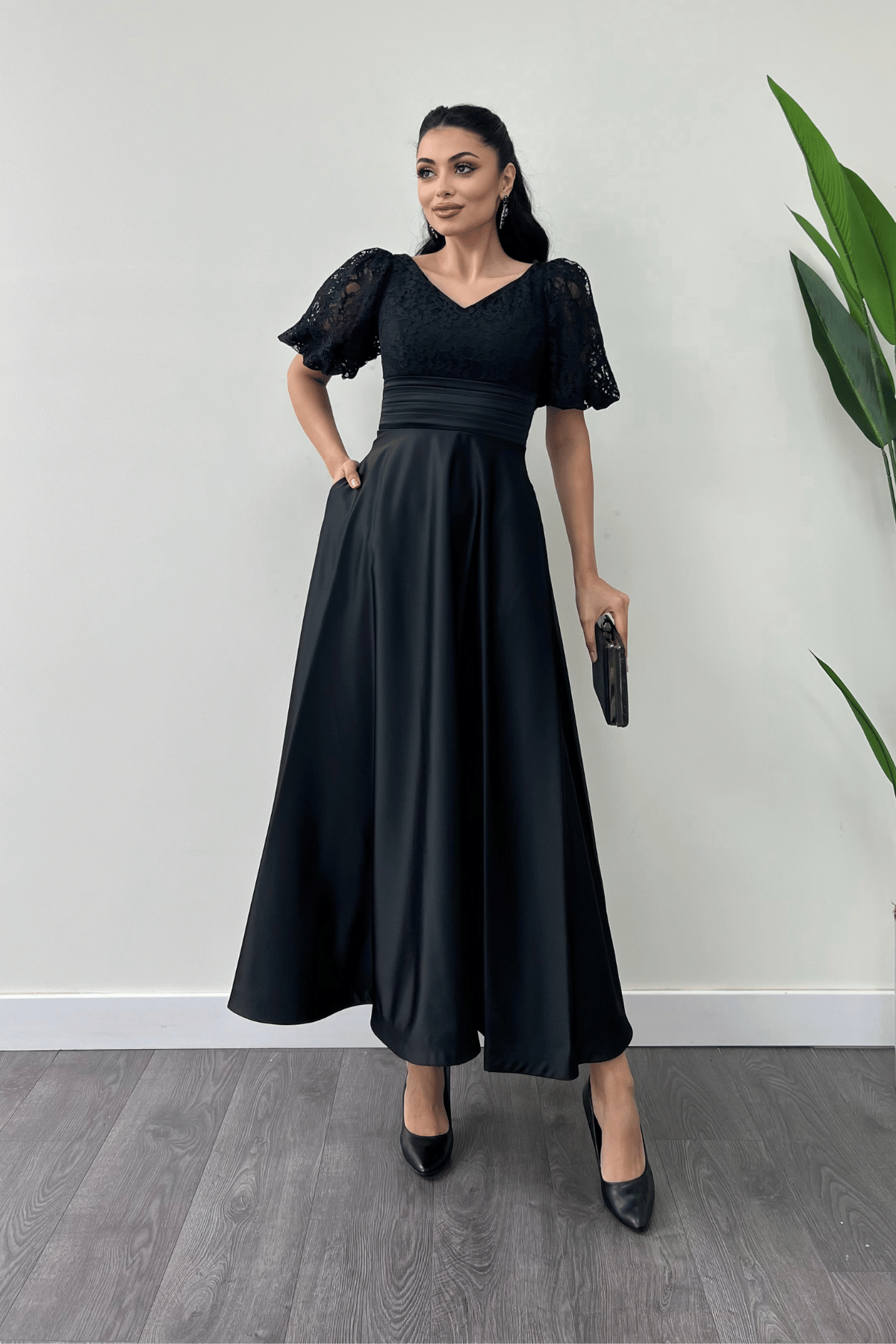 Üst Dantel Alt Saten Detaylı Midi Elbise - SİYAH