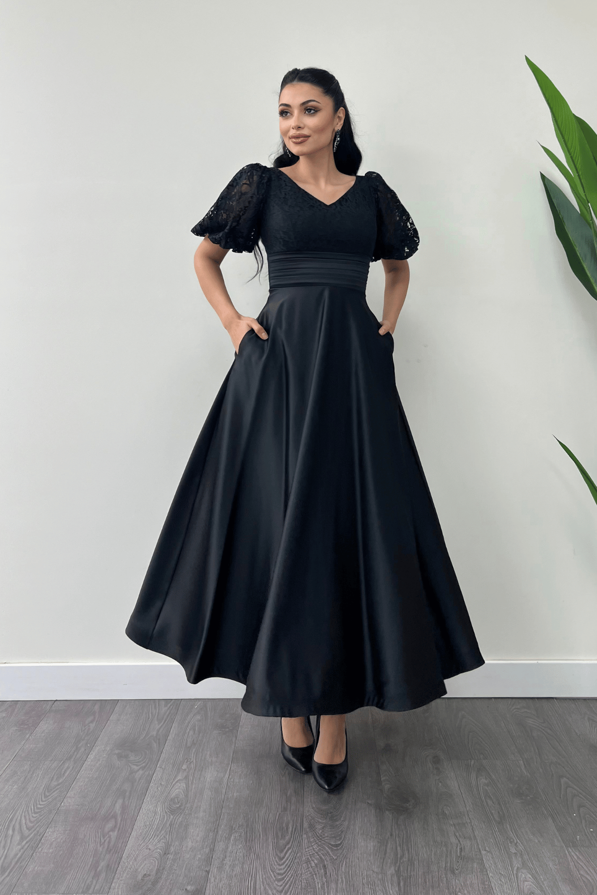 Üst Dantel Alt Saten Detaylı Midi Elbise - SİYAH