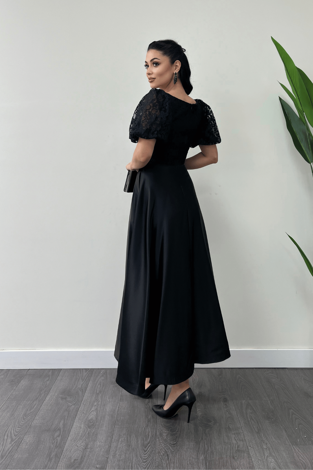 Üst Dantel Alt Saten Detaylı Midi Elbise - SİYAH