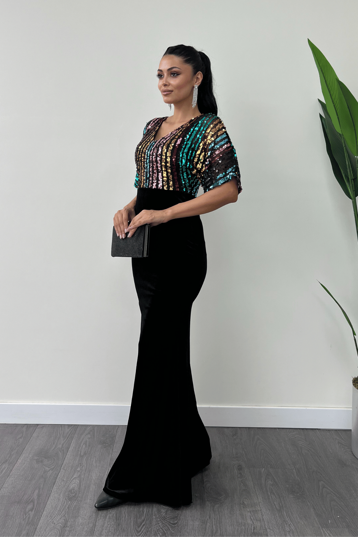 فستان سمكة بأكمام الخفافيش من القماش المخملي مزين بالترتر الملون - أسود - أسود