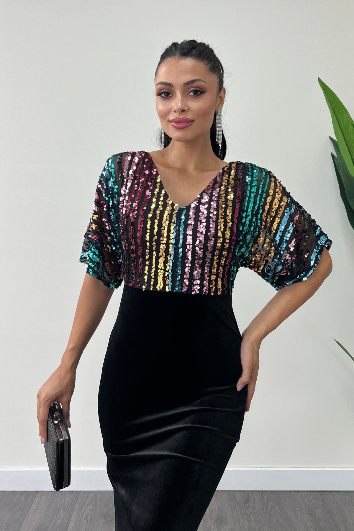 فستان سمكة بأكمام الخفافيش من القماش المخملي مزين بالترتر الملون - أسود - أسود