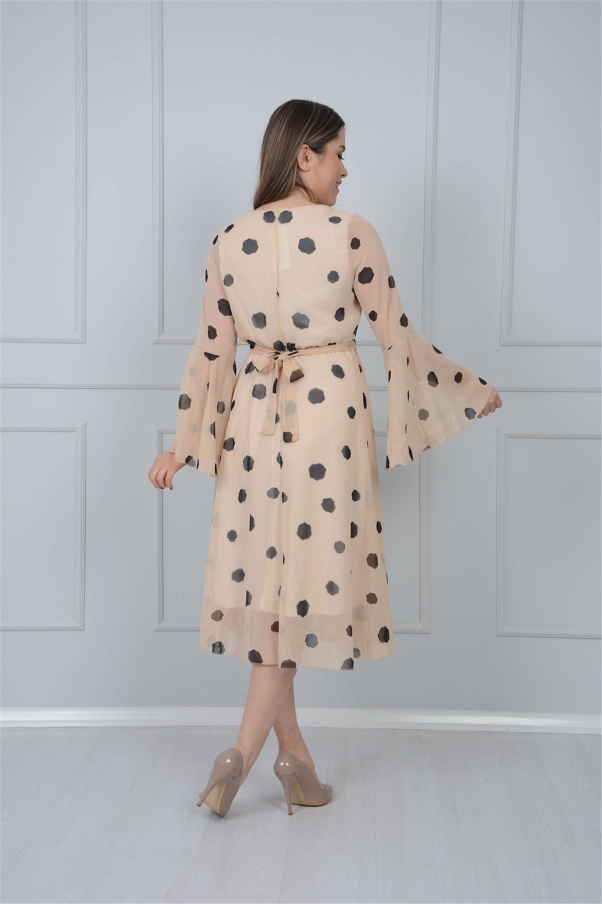 V Yaka Kuşaklı Şifon Elbise - Krem
