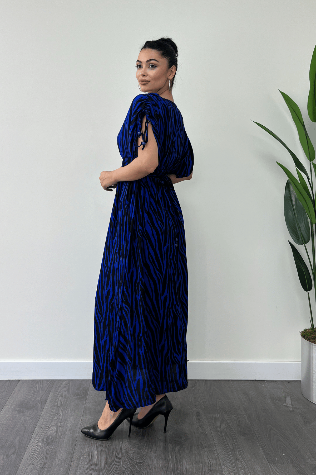 Viskon Kumaş Beli Lastikli Midi Elbise  - SAKS MAVİ