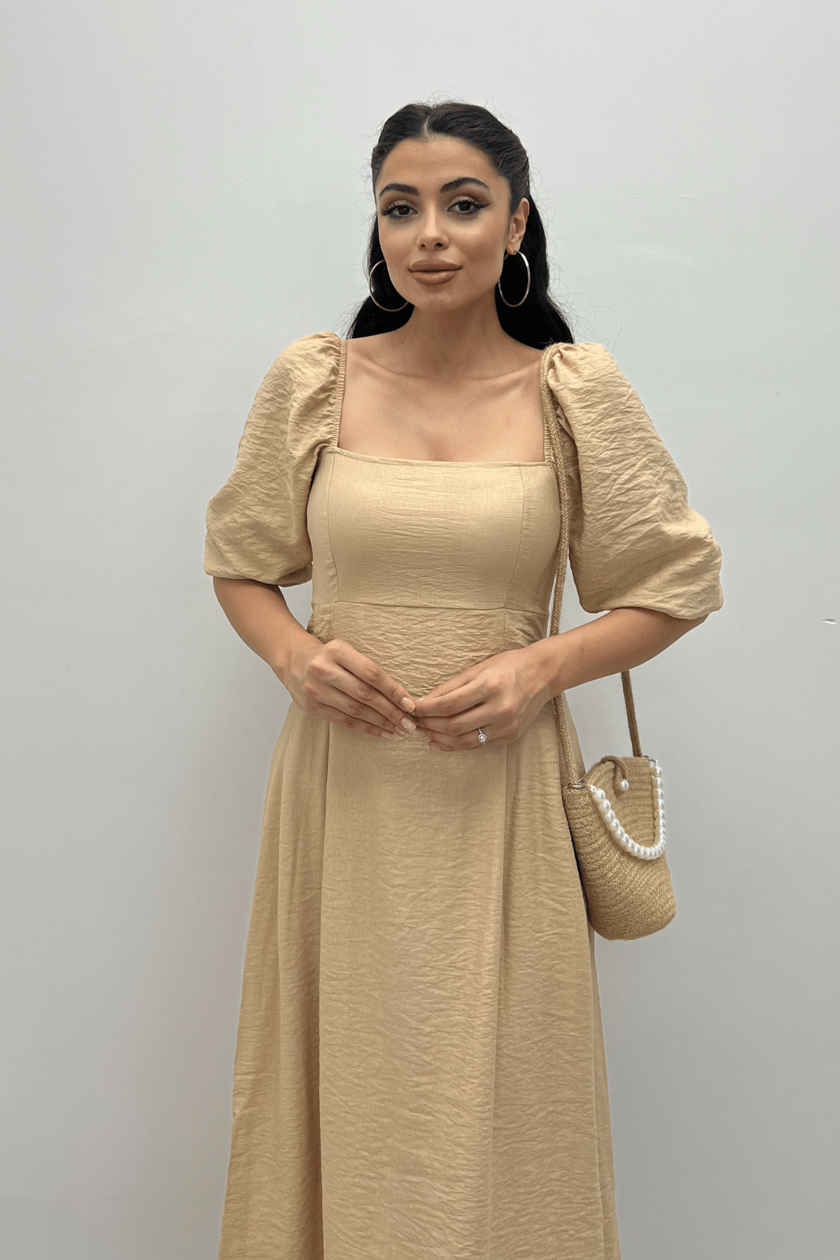 فستان ميدي  باكمام منفوخة - كريمي