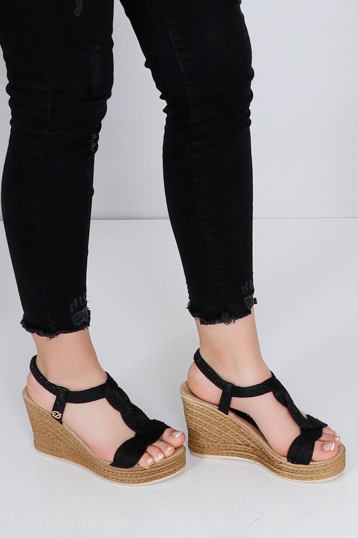 Siyah Yüksek Dolgu Topuk Kadın Sandalet 1036