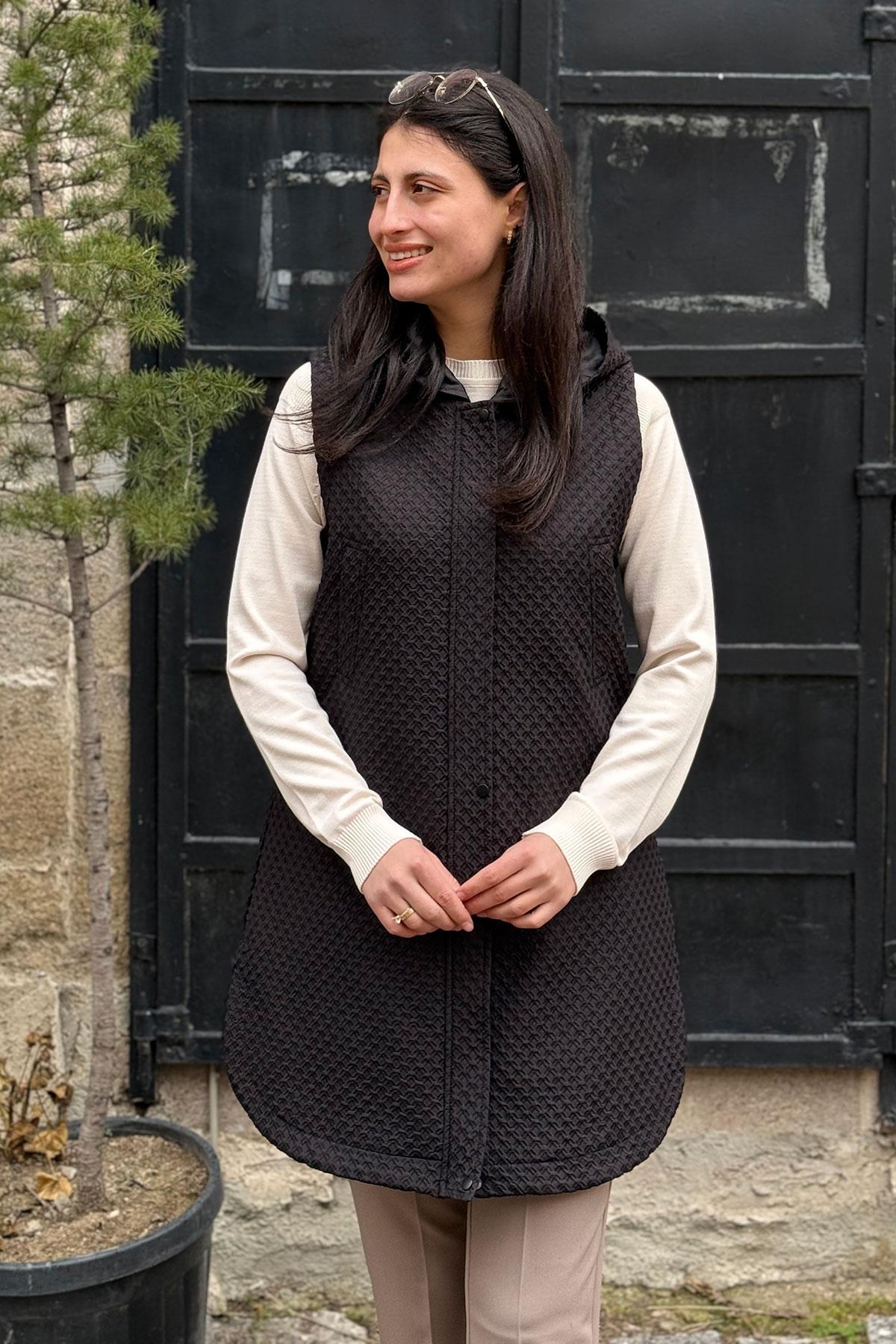 Çıtçıt Düğmeli Kapüşonlu Yelek - SİYAH