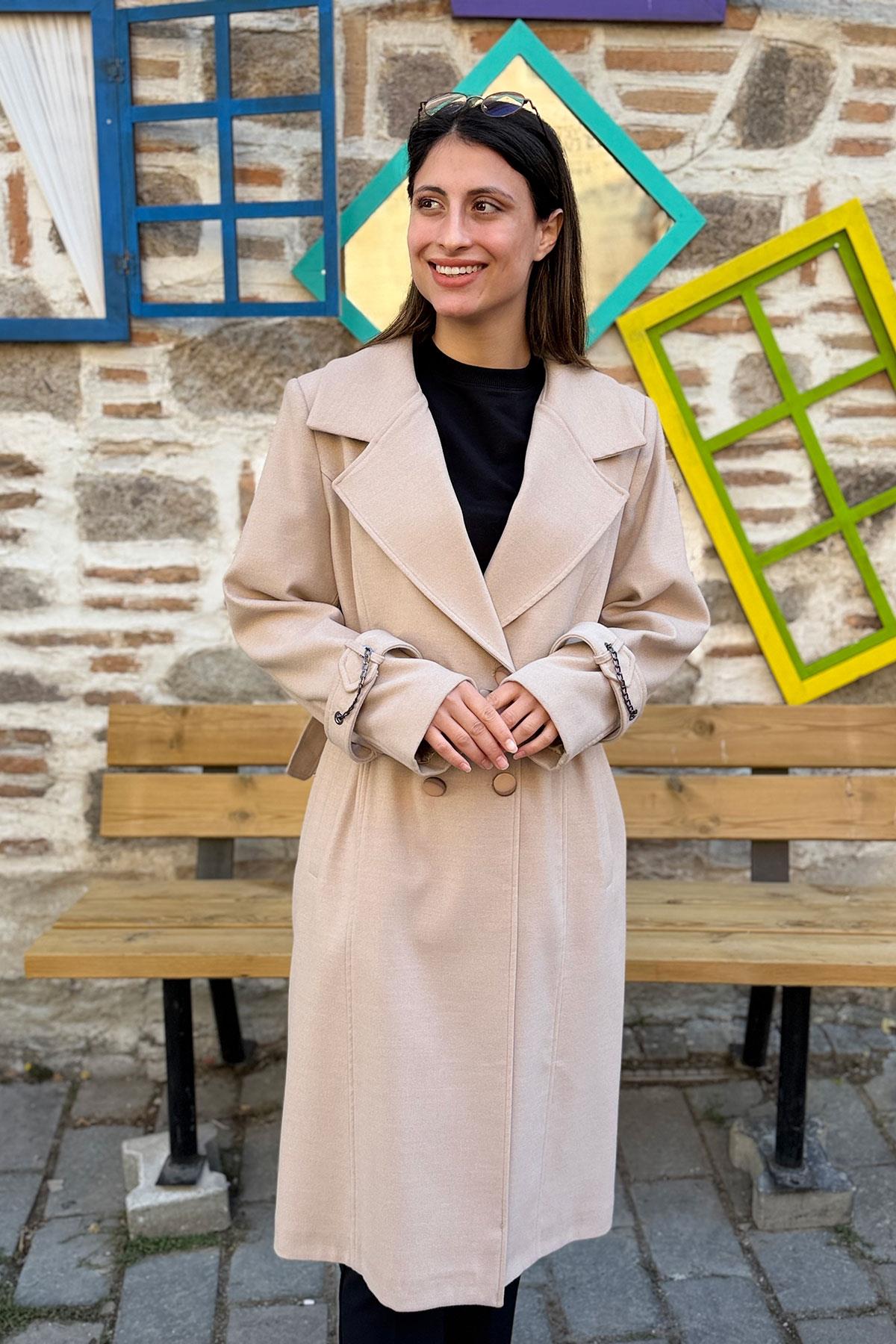 Kemerli ve Zincir Detaylı Kaşe Kaban - BEJ