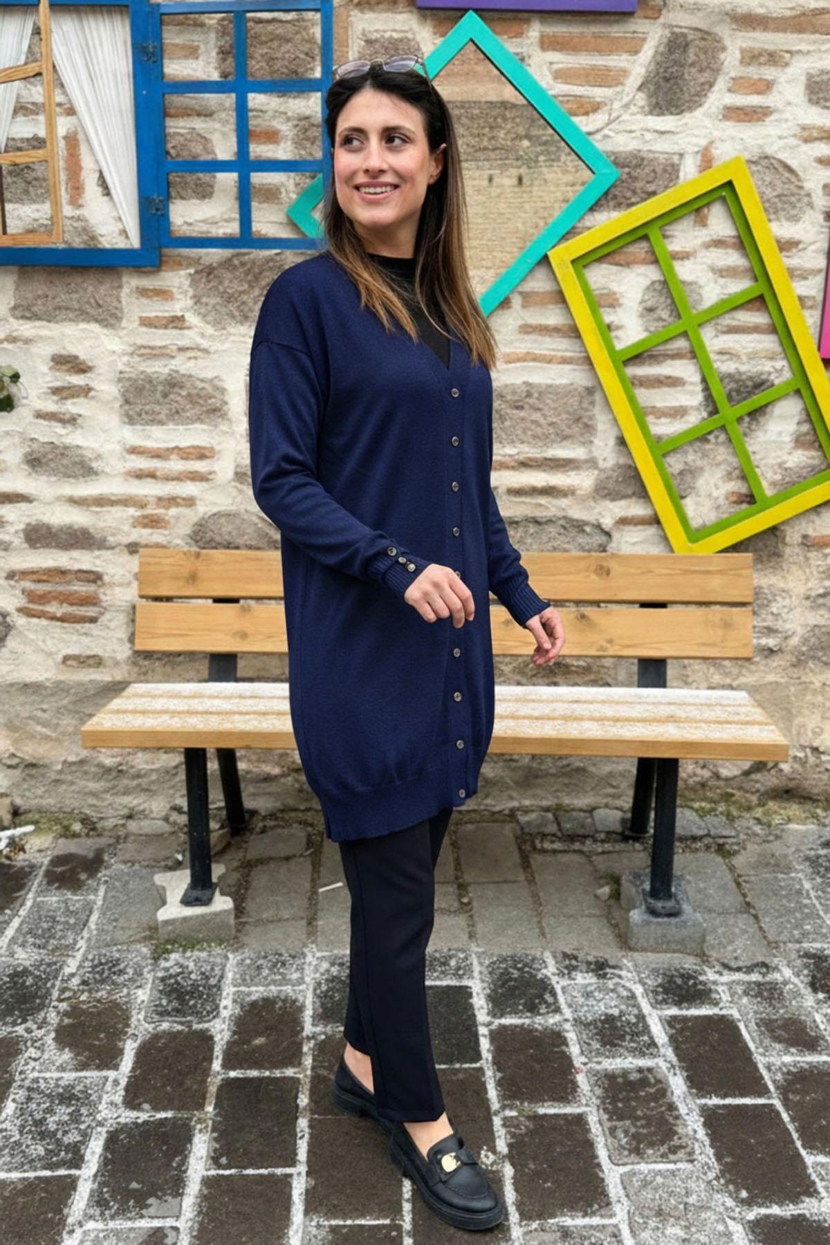 Kuş Nakışlı Pul Detaylı Triko Hırka - LACİVERT