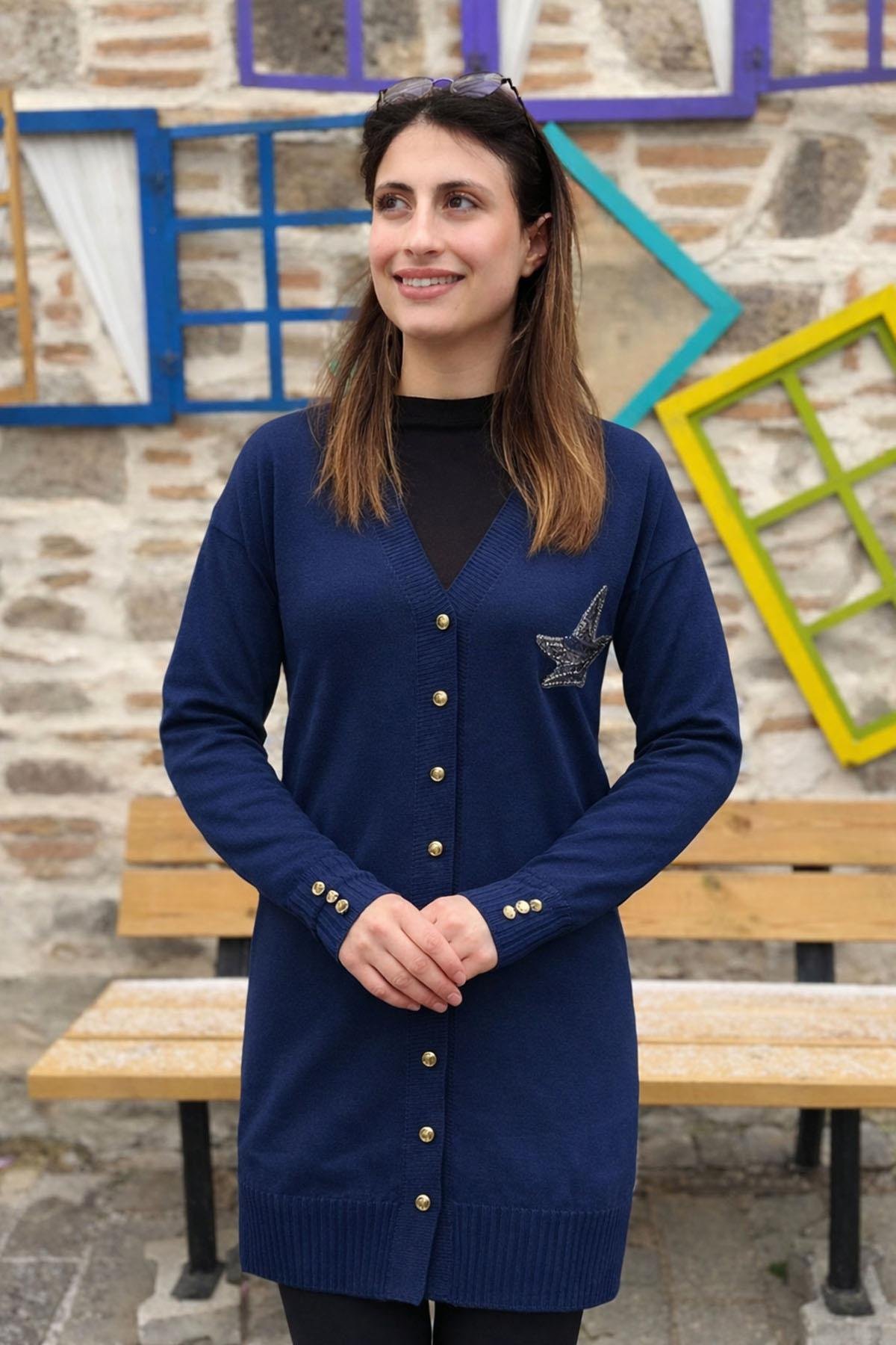 Kuş Nakışlı Pul Detaylı Triko Hırka - LACİVERT