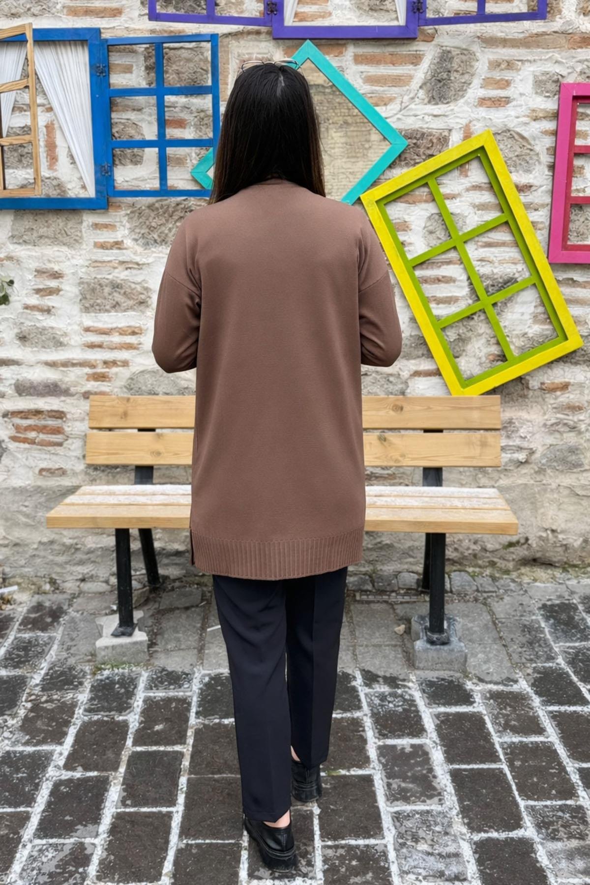 Kuş Nakışlı Pul Detaylı Triko Hırka - SÜTLÜ KAHVE