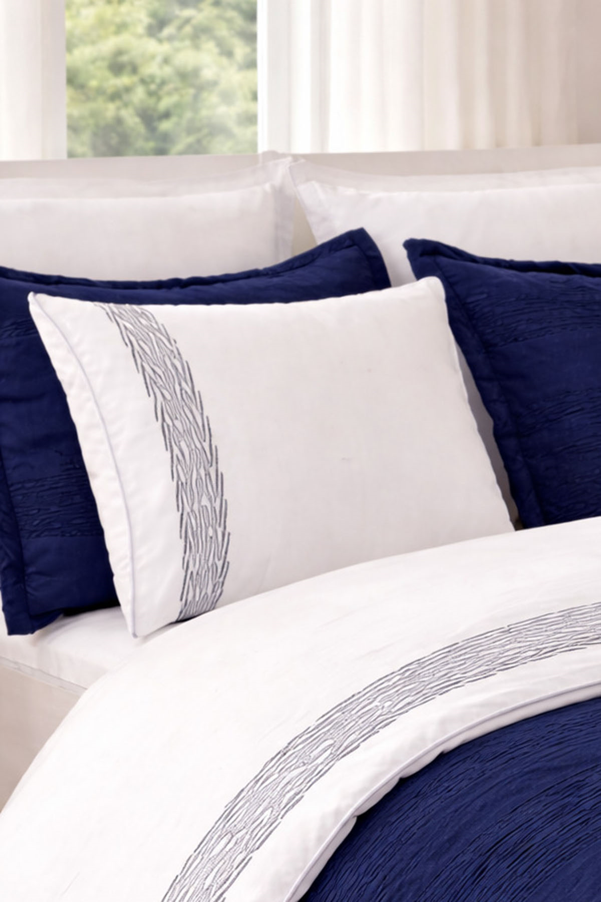 Özdilek Runnerlı Çift Kişilik Nakışlı Velvet Pikeli Gelin Seti - LACİVERT